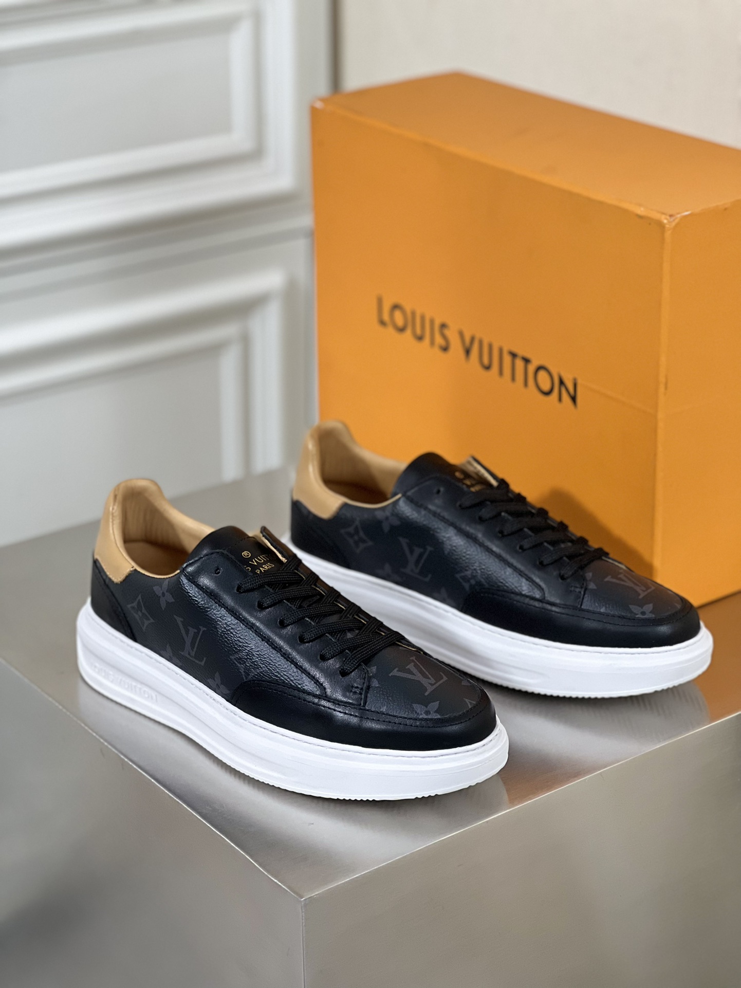 LV SNEAKER