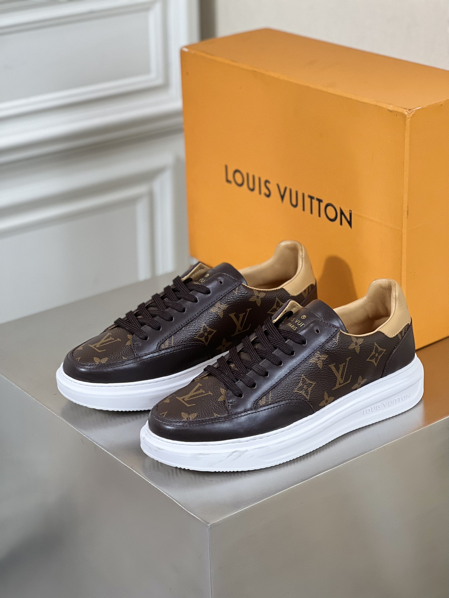 LV SNEAKER
