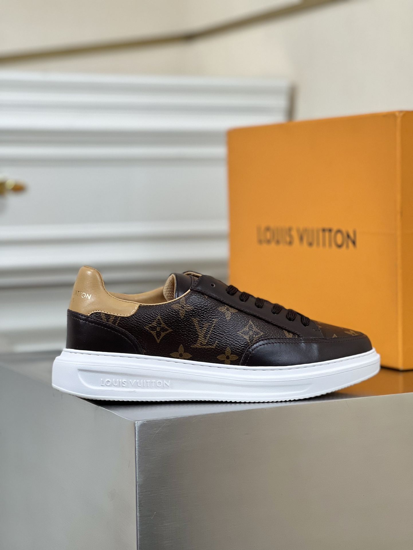LV SNEAKER