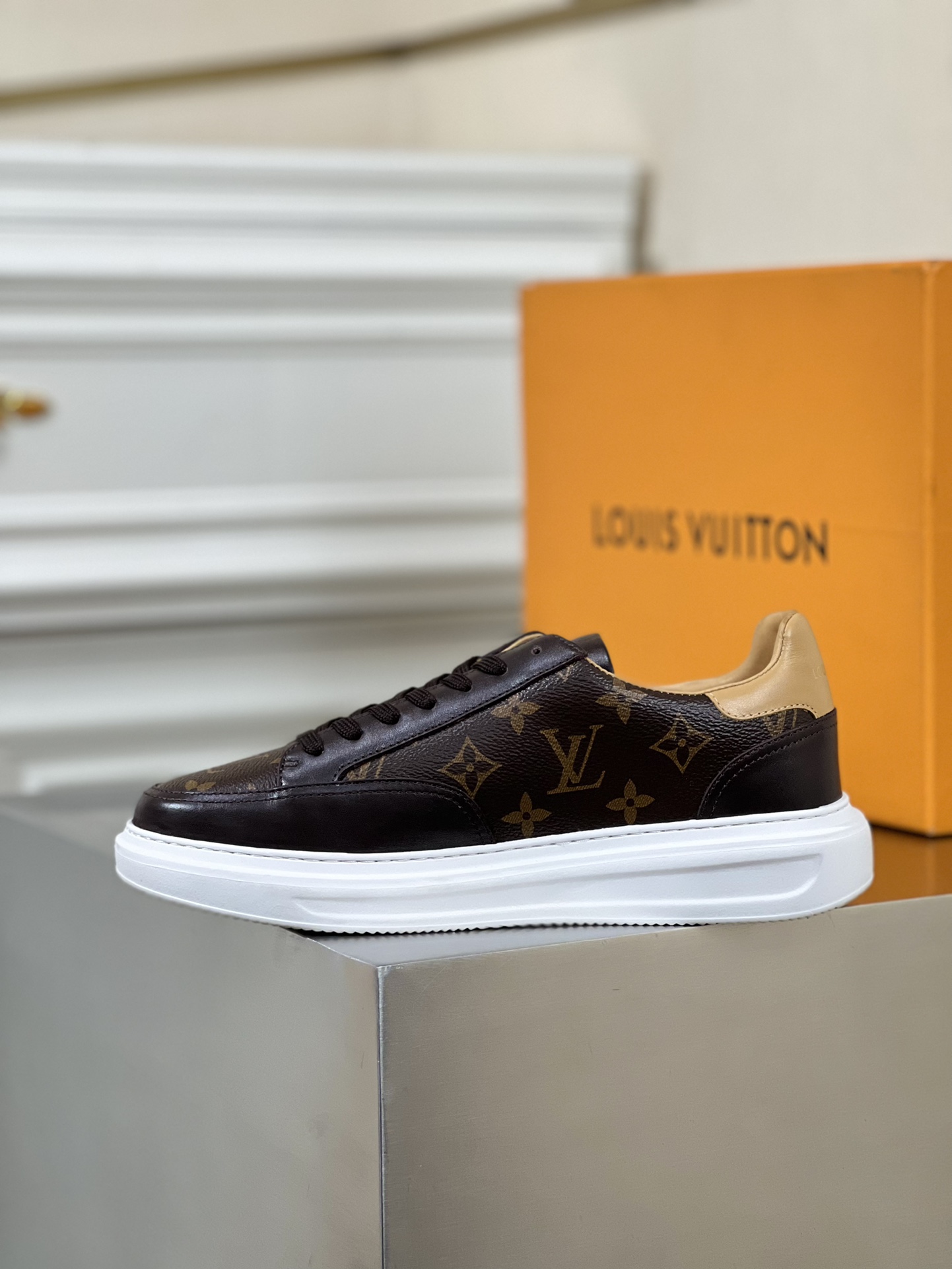 LV SNEAKER