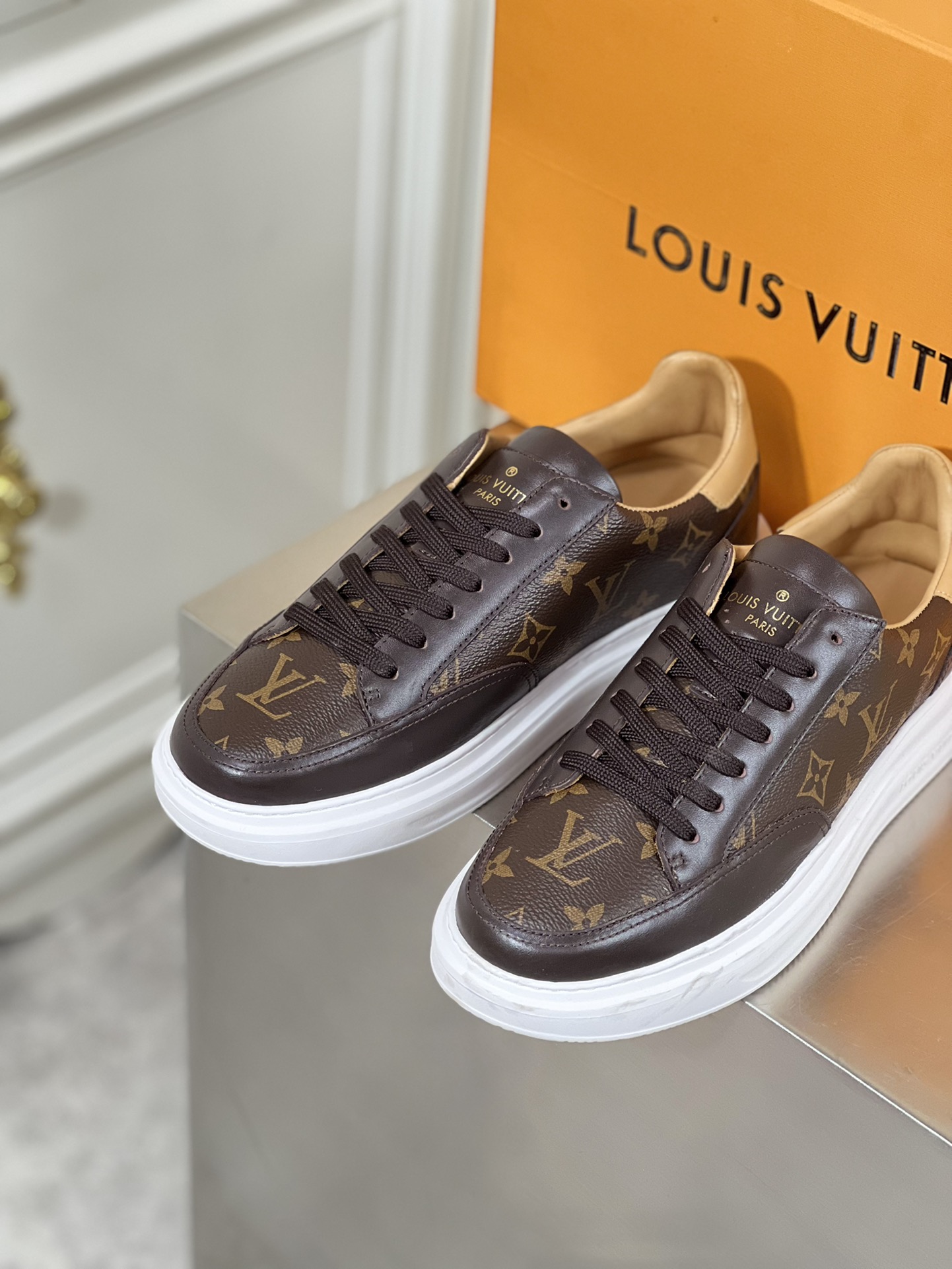 LV SNEAKER