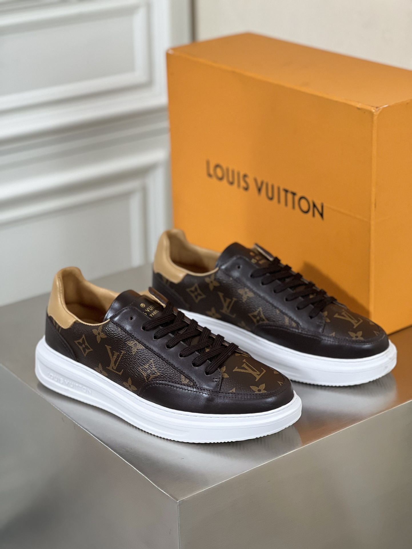 LV SNEAKER