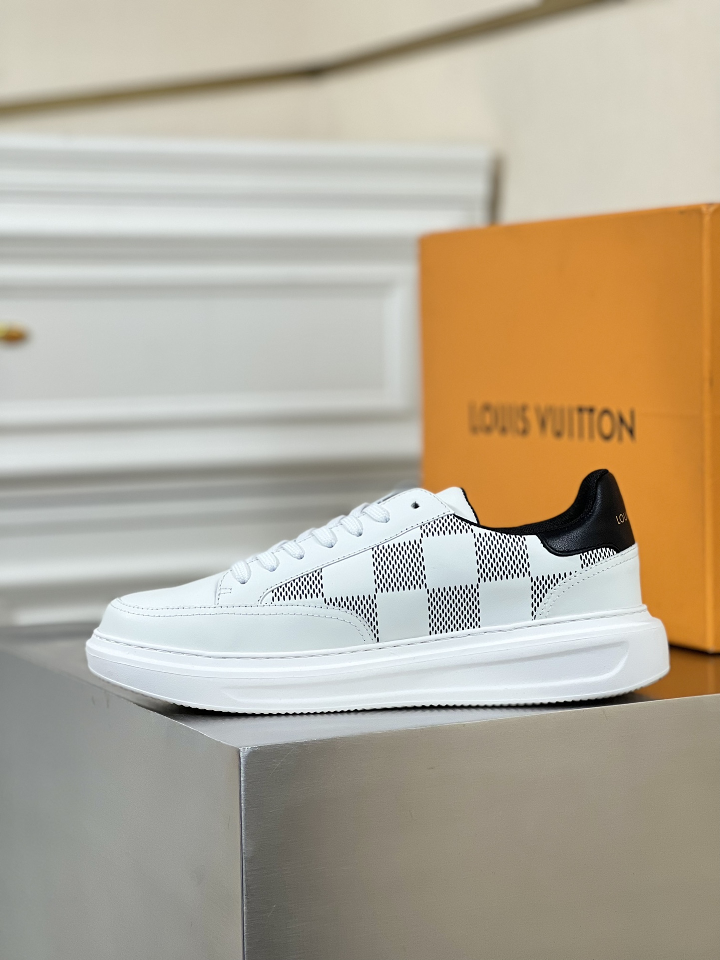 LV SNEAKER