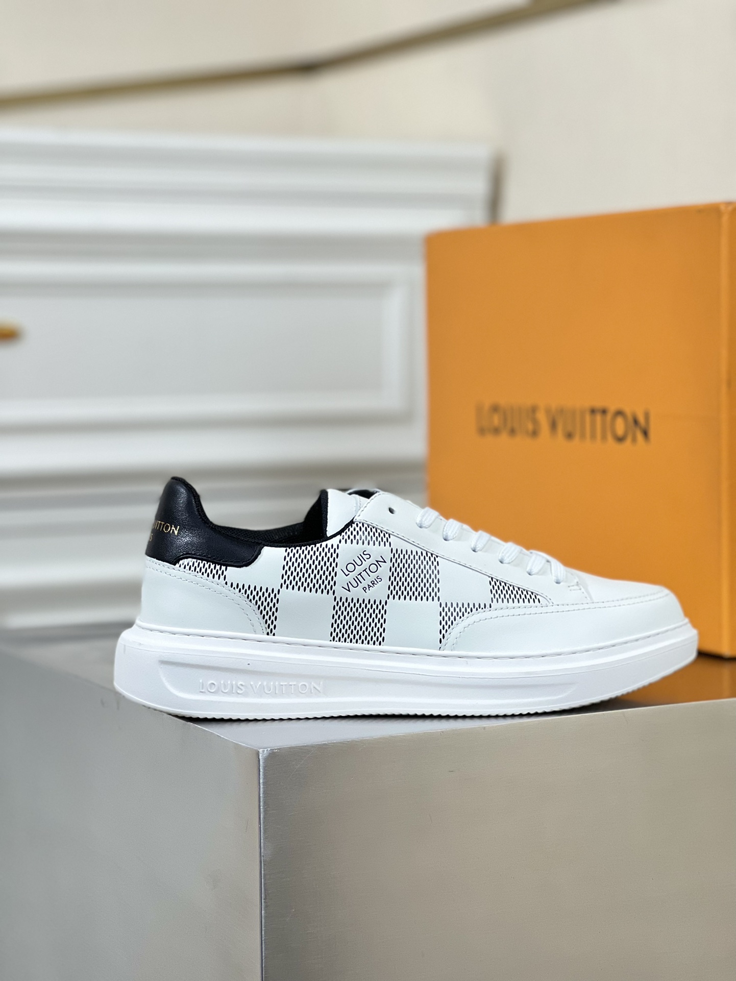 LV SNEAKER