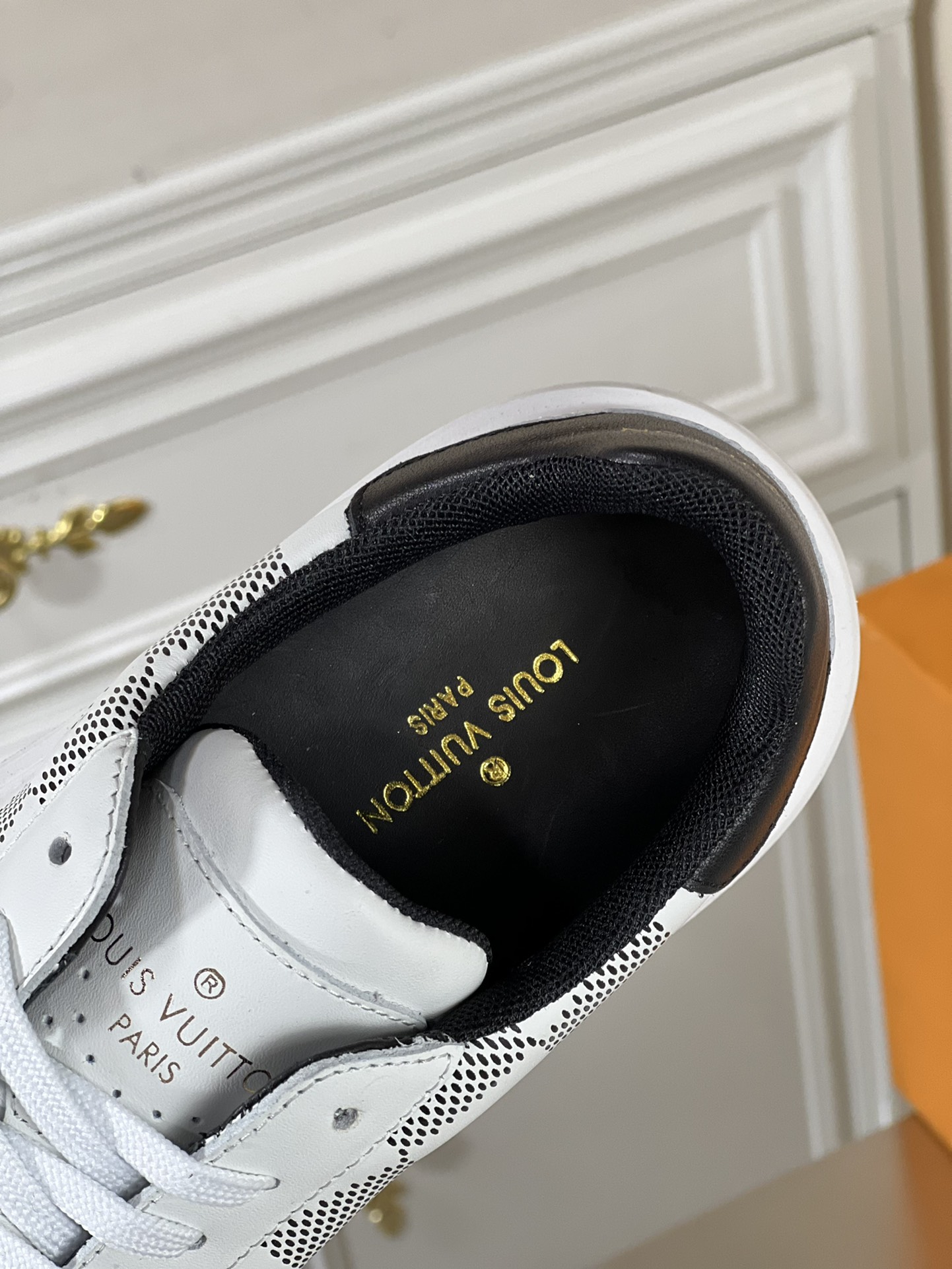 LV SNEAKER