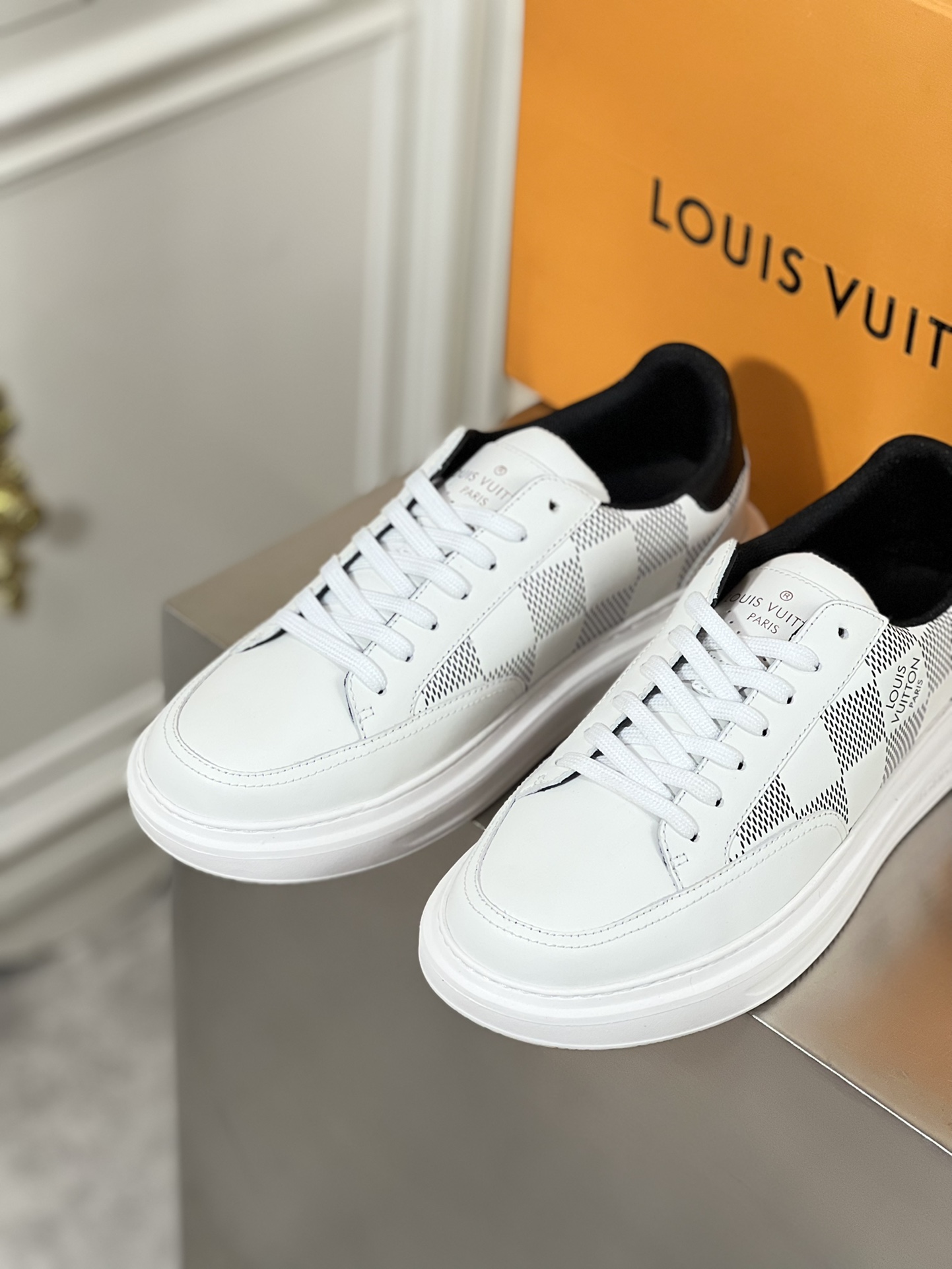 LV SNEAKER
