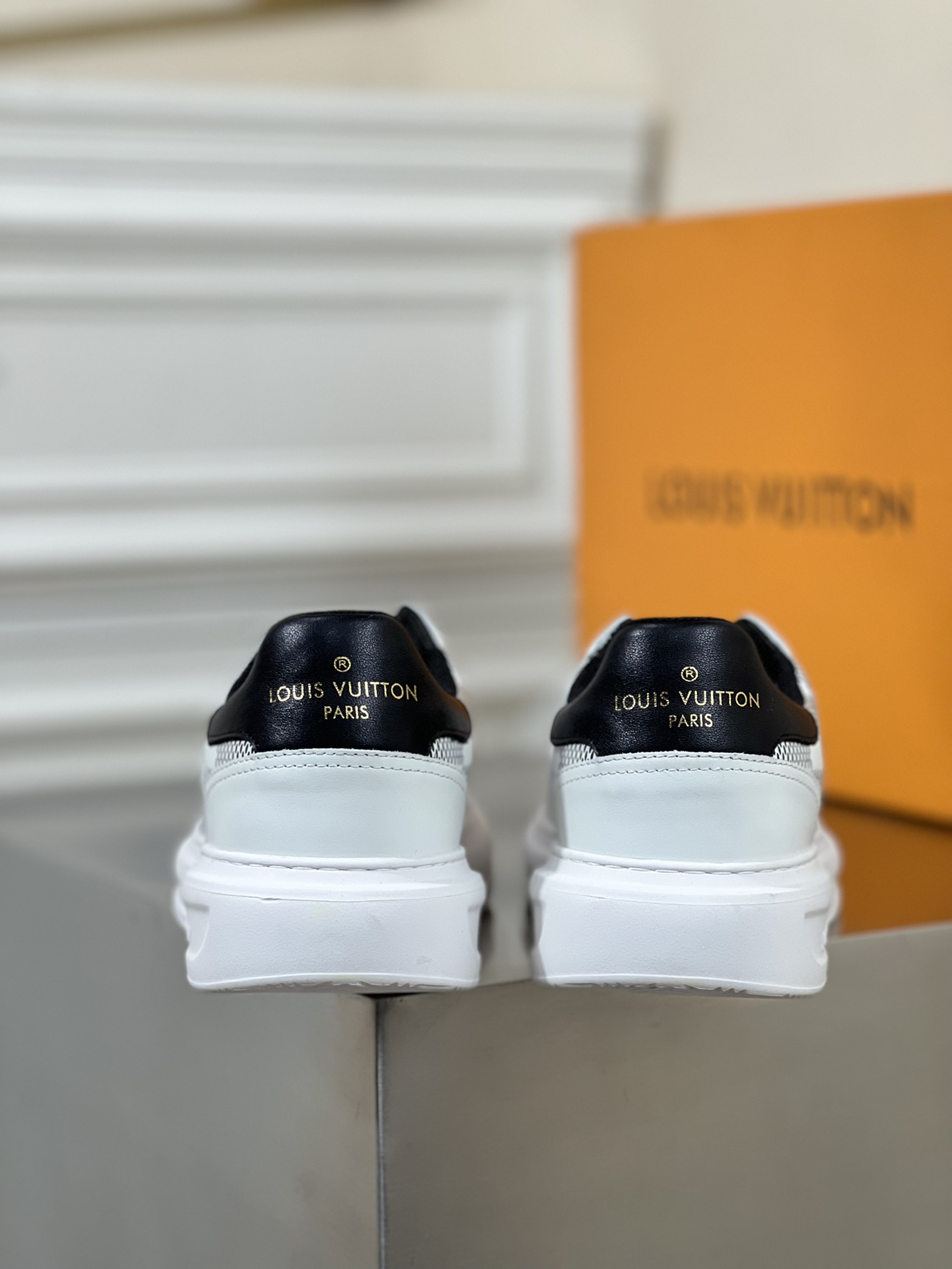 LV SNEAKER