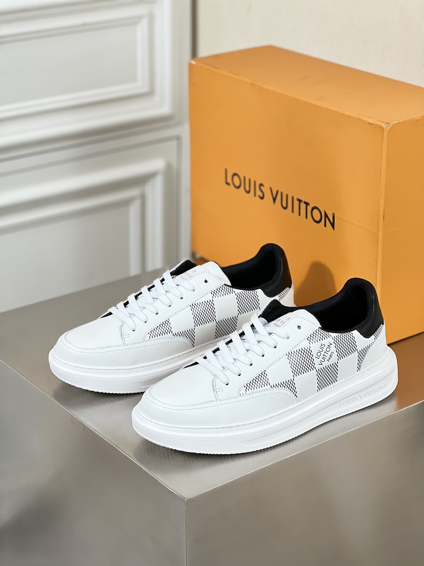 LV SNEAKER
