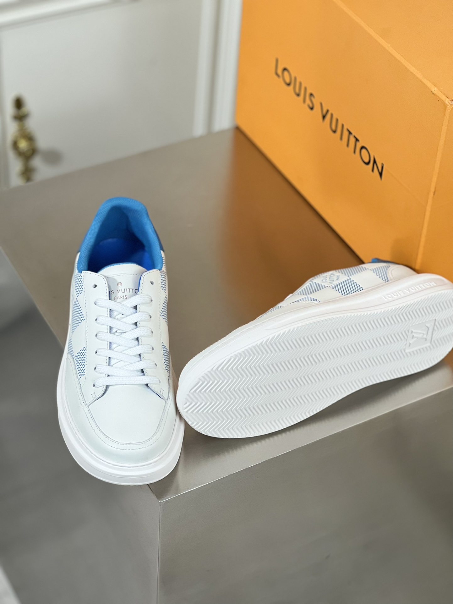 LV SNEAKER