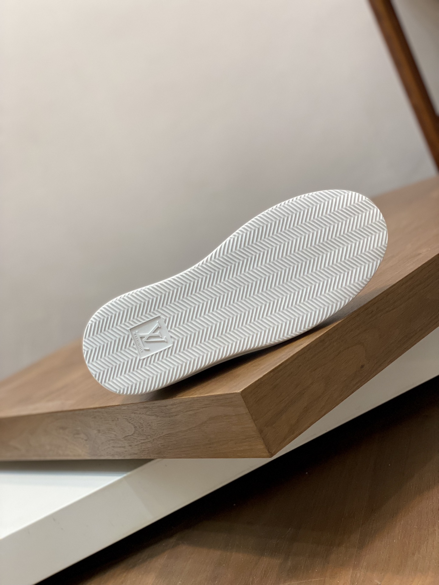 LV SNEAKER