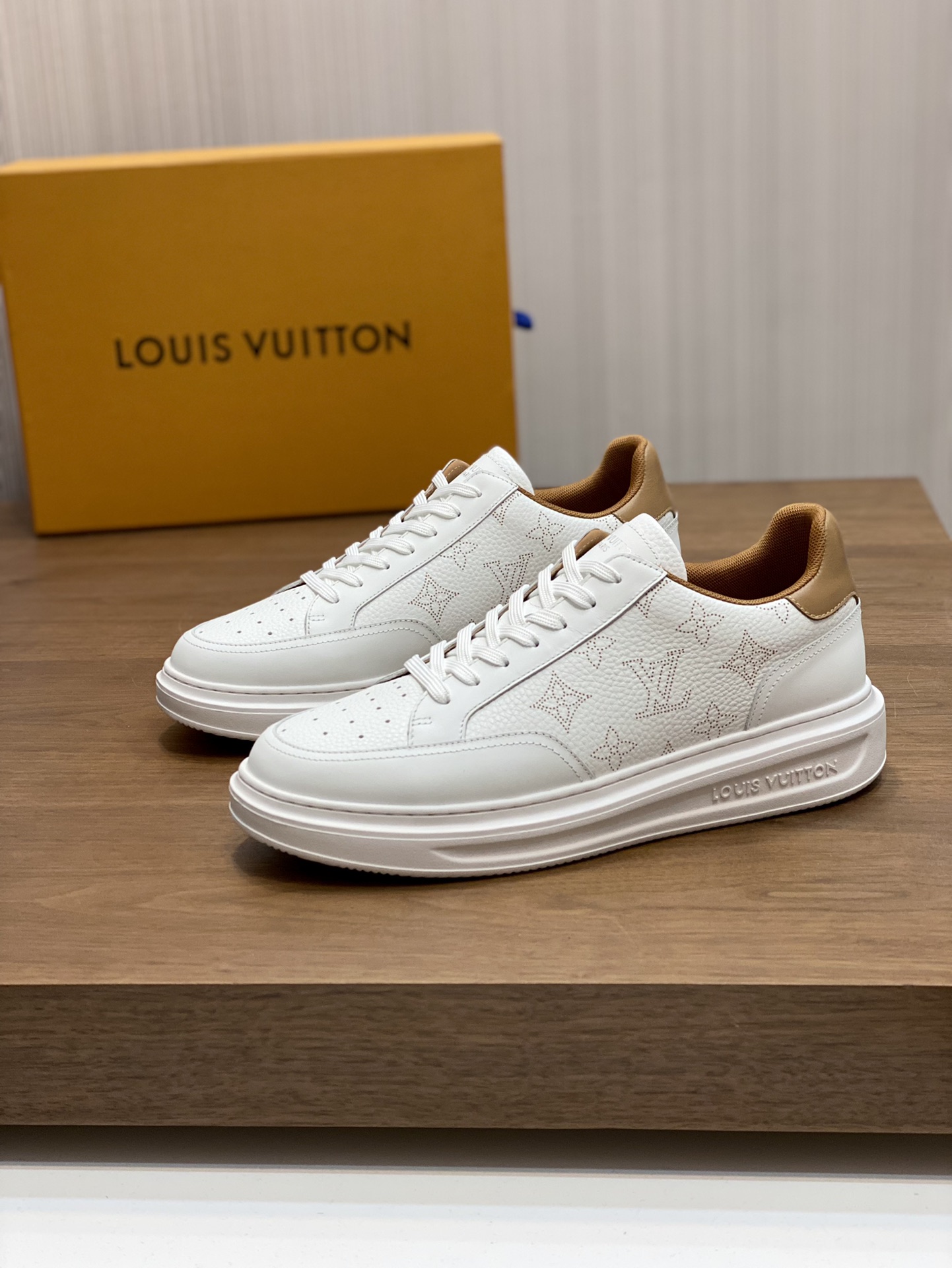 LV SNEAKER