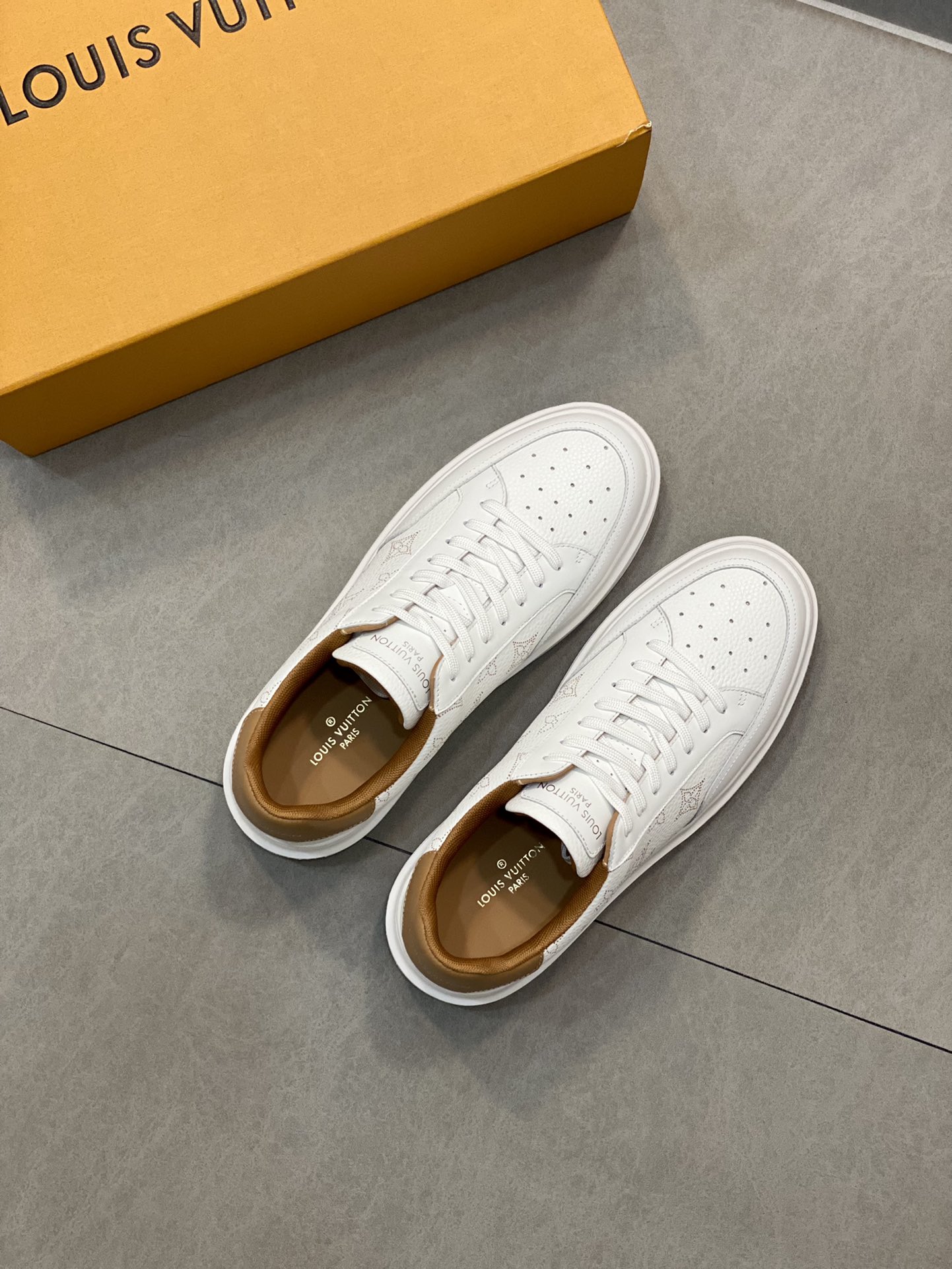 LV SNEAKER