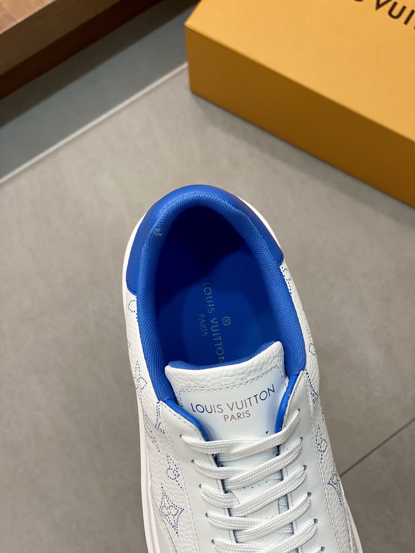 LV SNEAKER