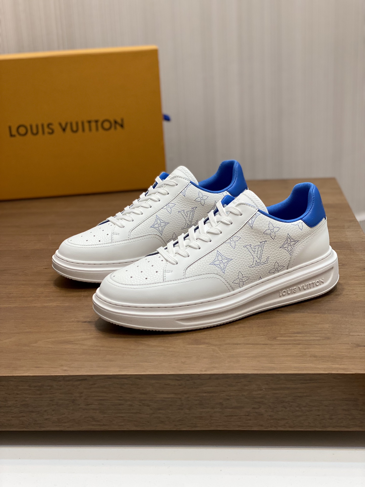 LV SNEAKER