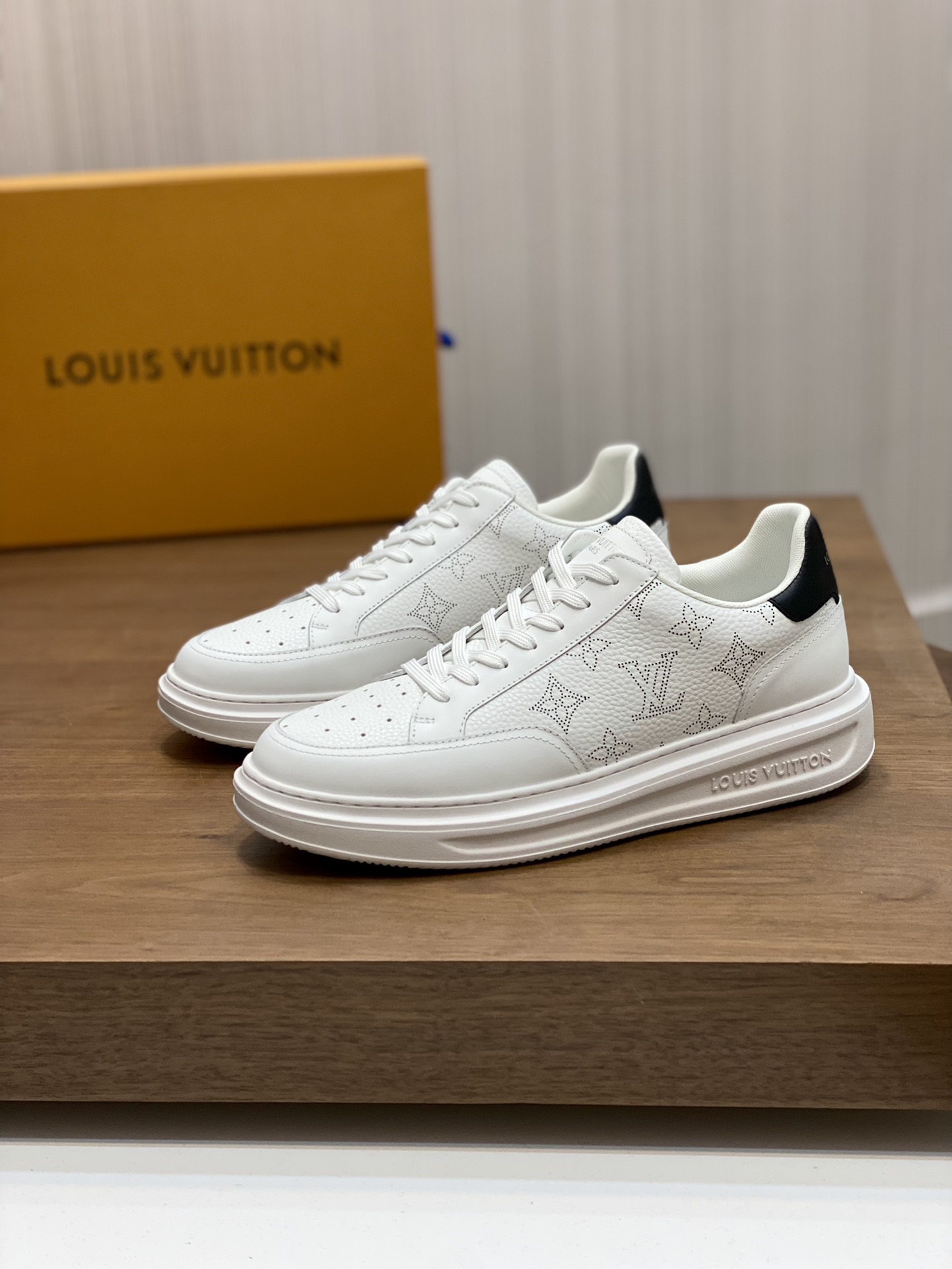 LV SNEAKER