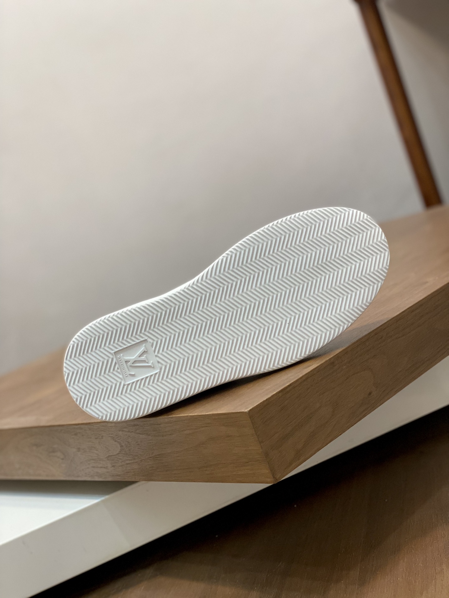 LV SNEAKER