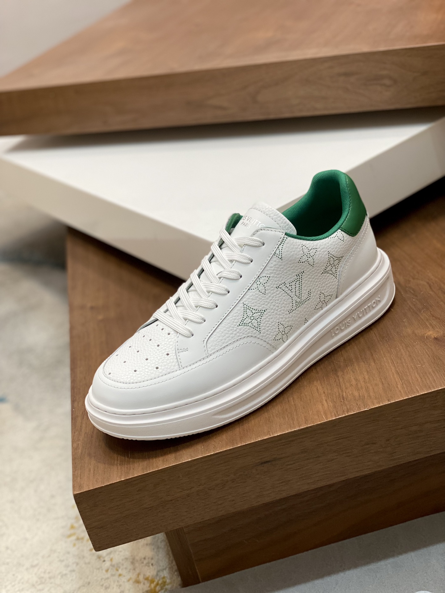 LV SNEAKER