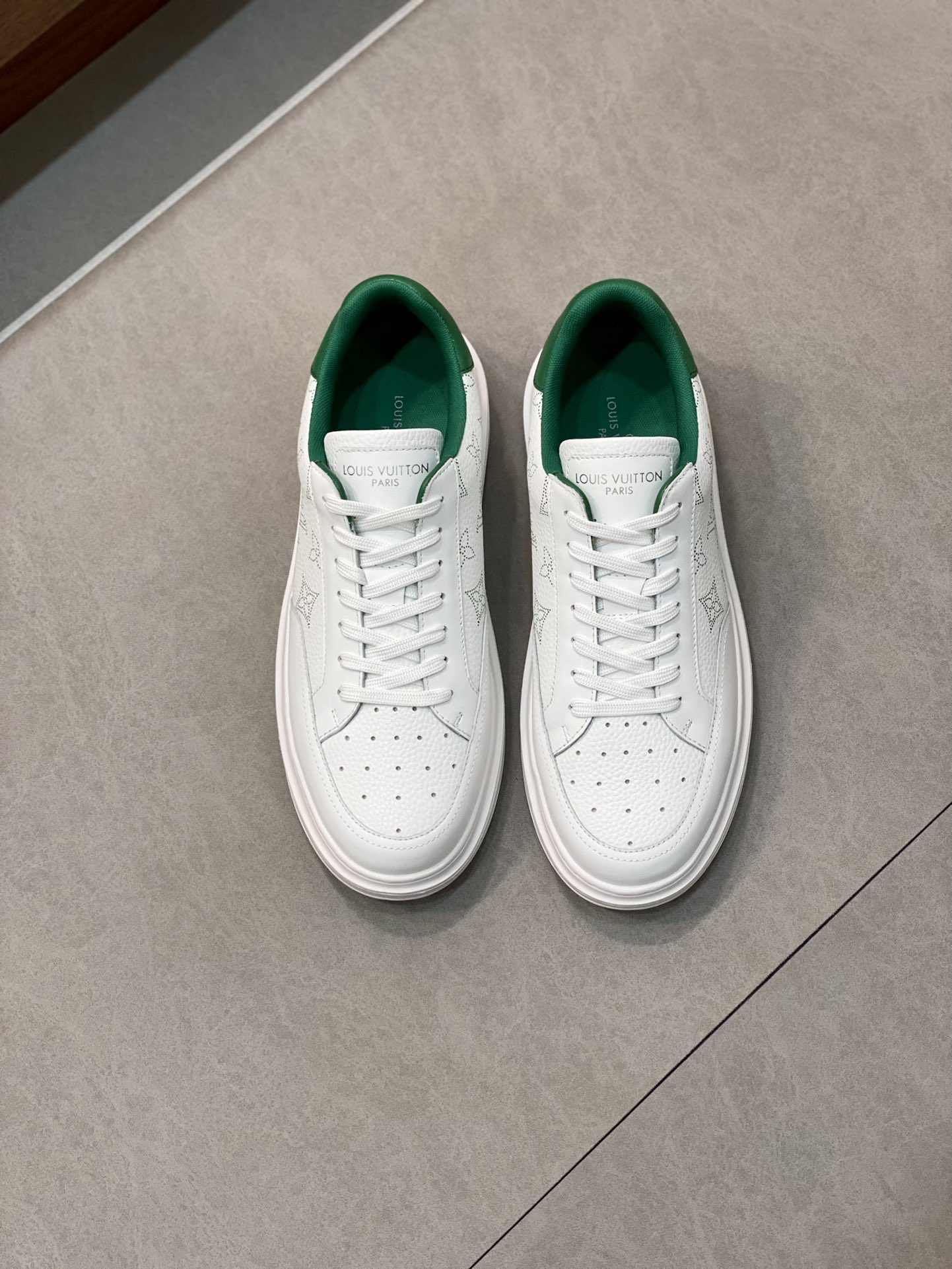 LV SNEAKER