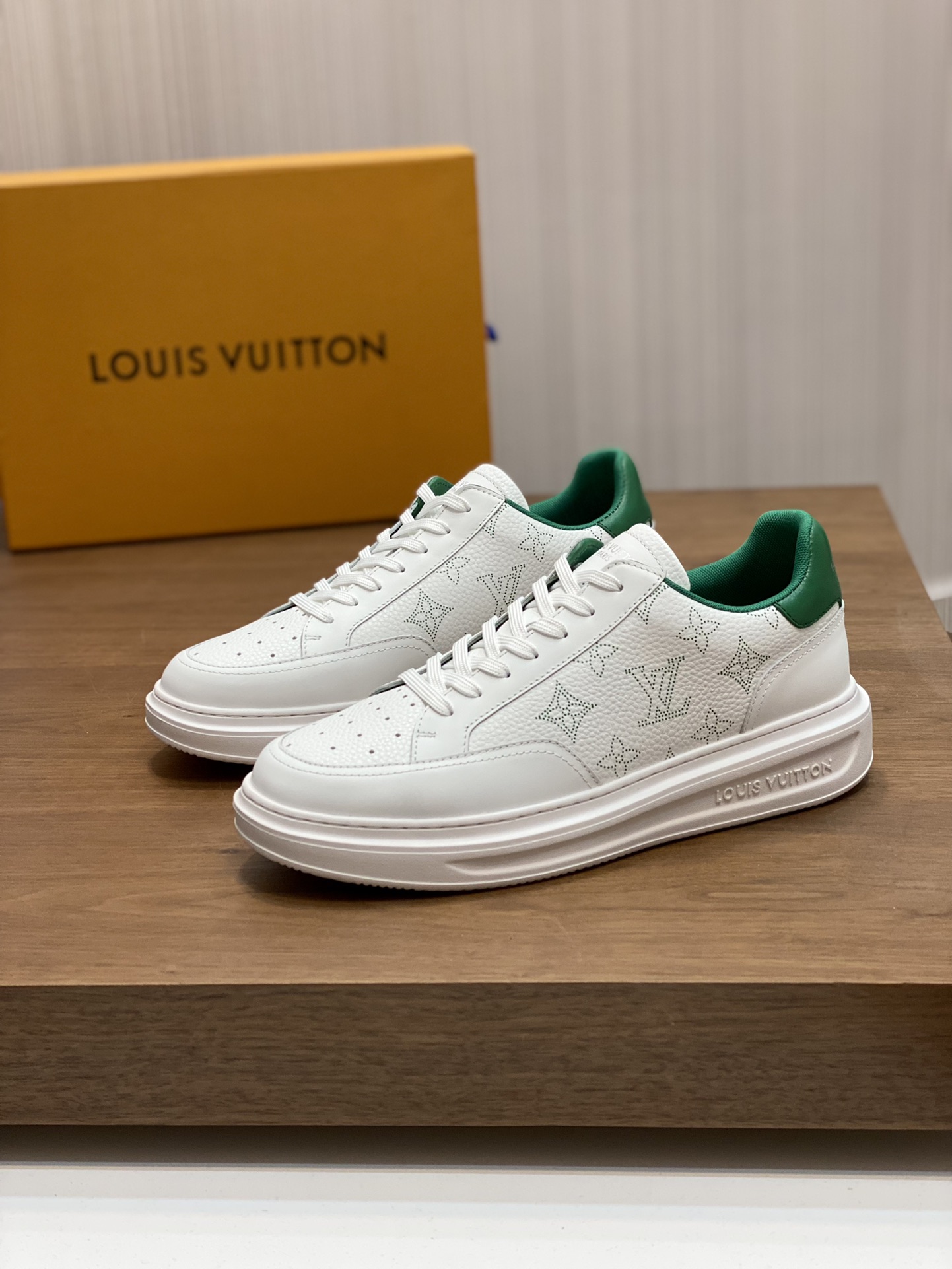 LV SNEAKER