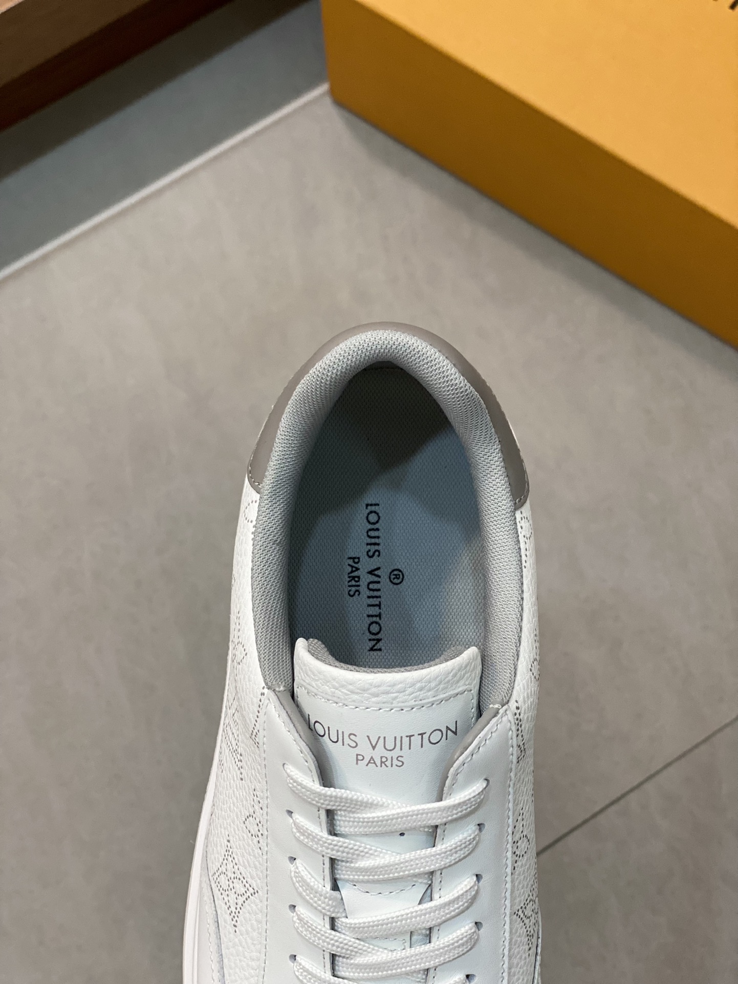LV SNEAKER