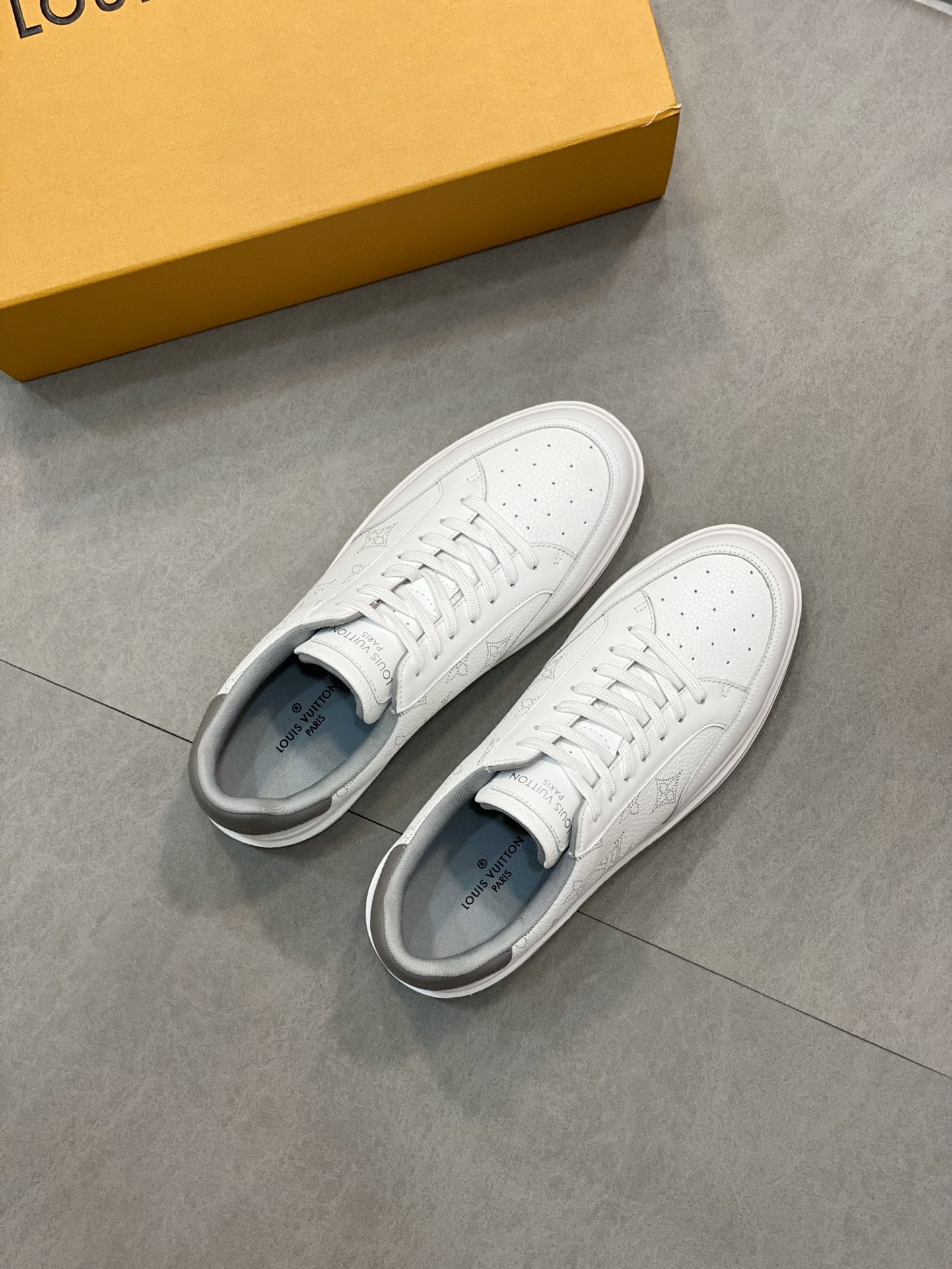 LV SNEAKER