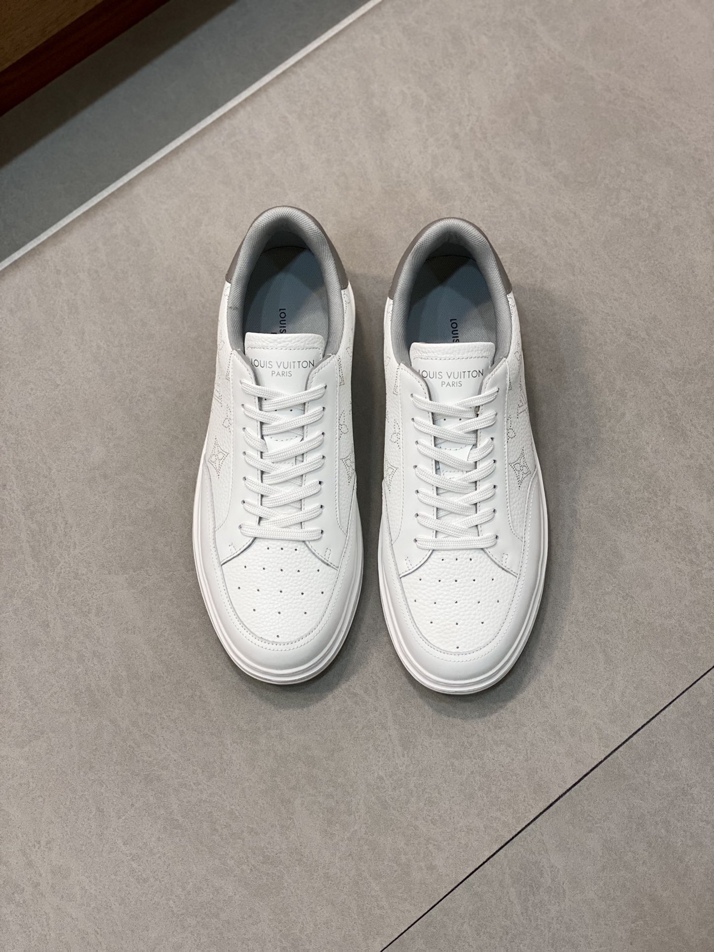 LV SNEAKER
