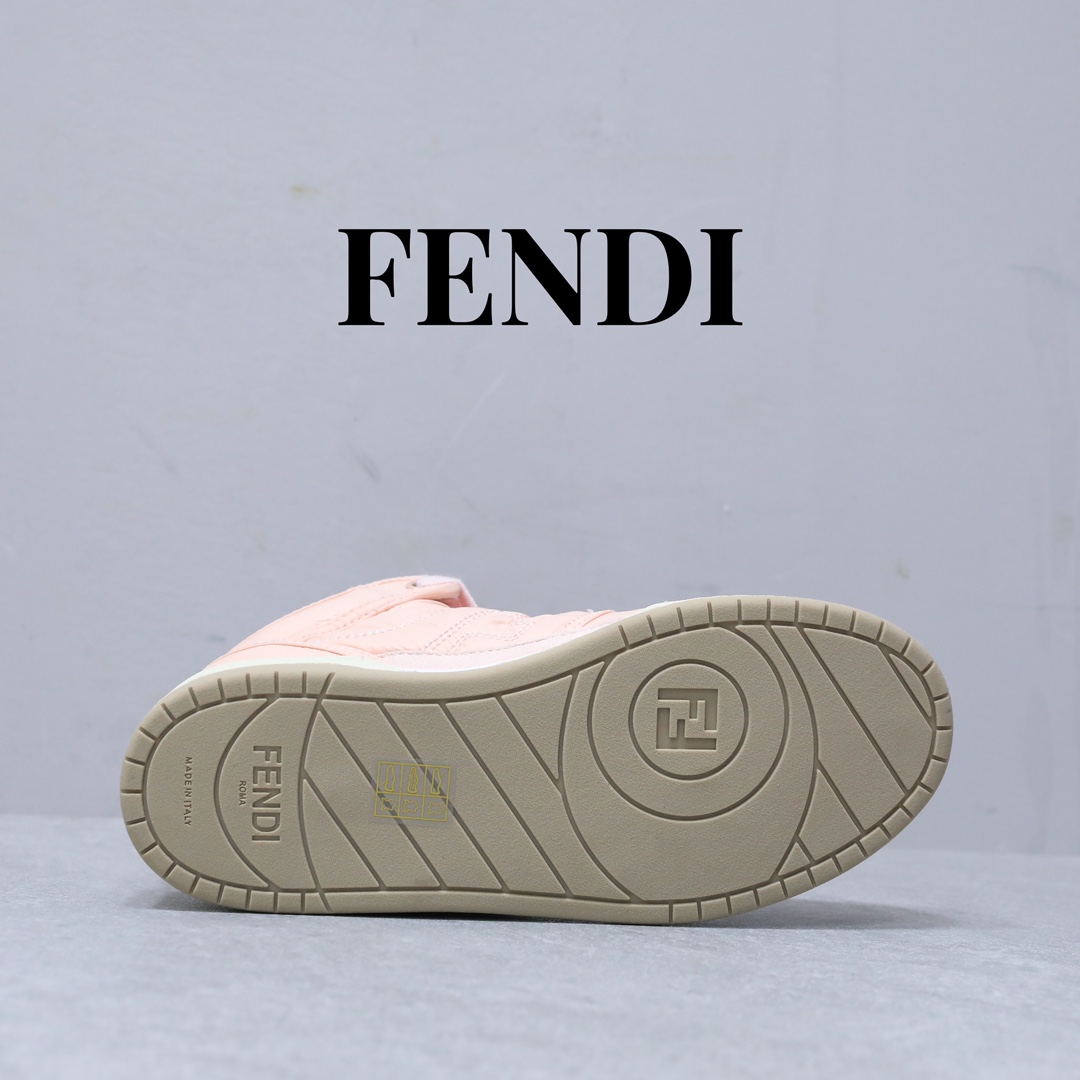 FENDI Baguette 