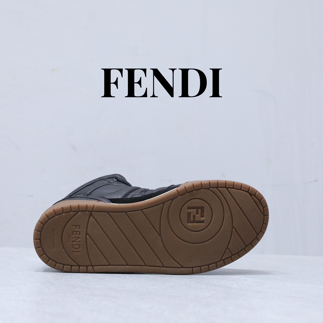 FENDI Baguette 