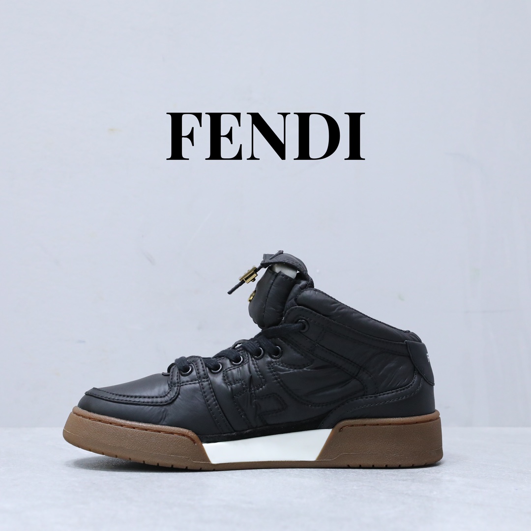FENDI Baguette 