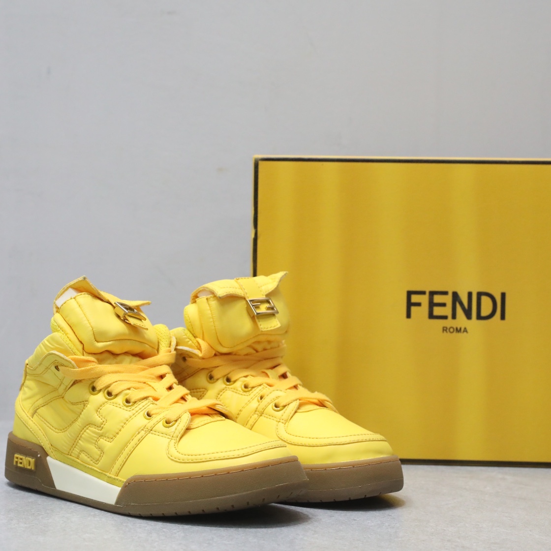 FENDI Baguette 