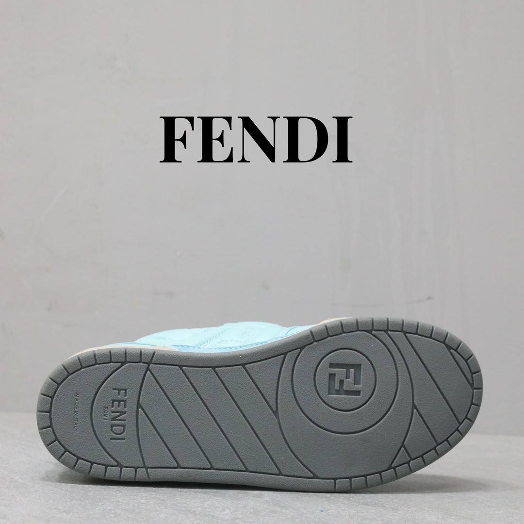 FENDI Baguette 