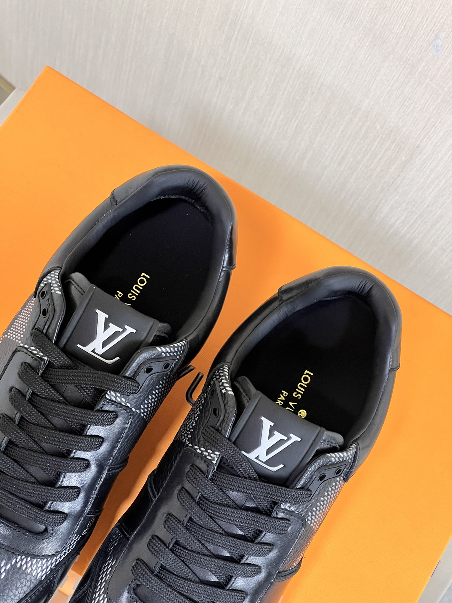 LOUIS VUITTON RUA AWAY 