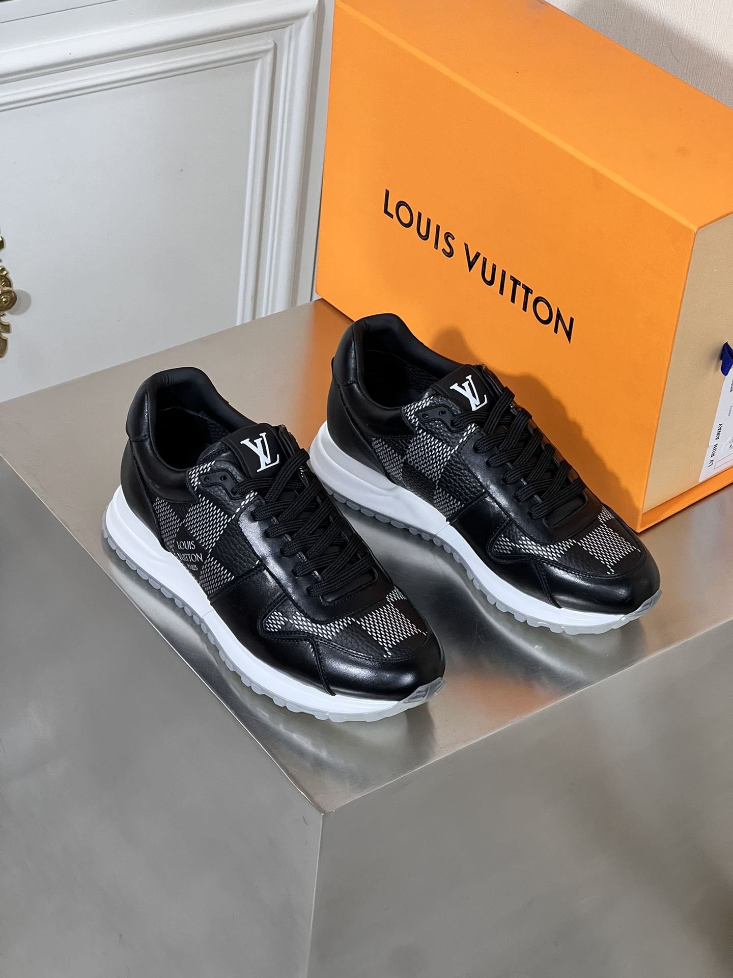 LOUIS VUITTON RUA AWAY 