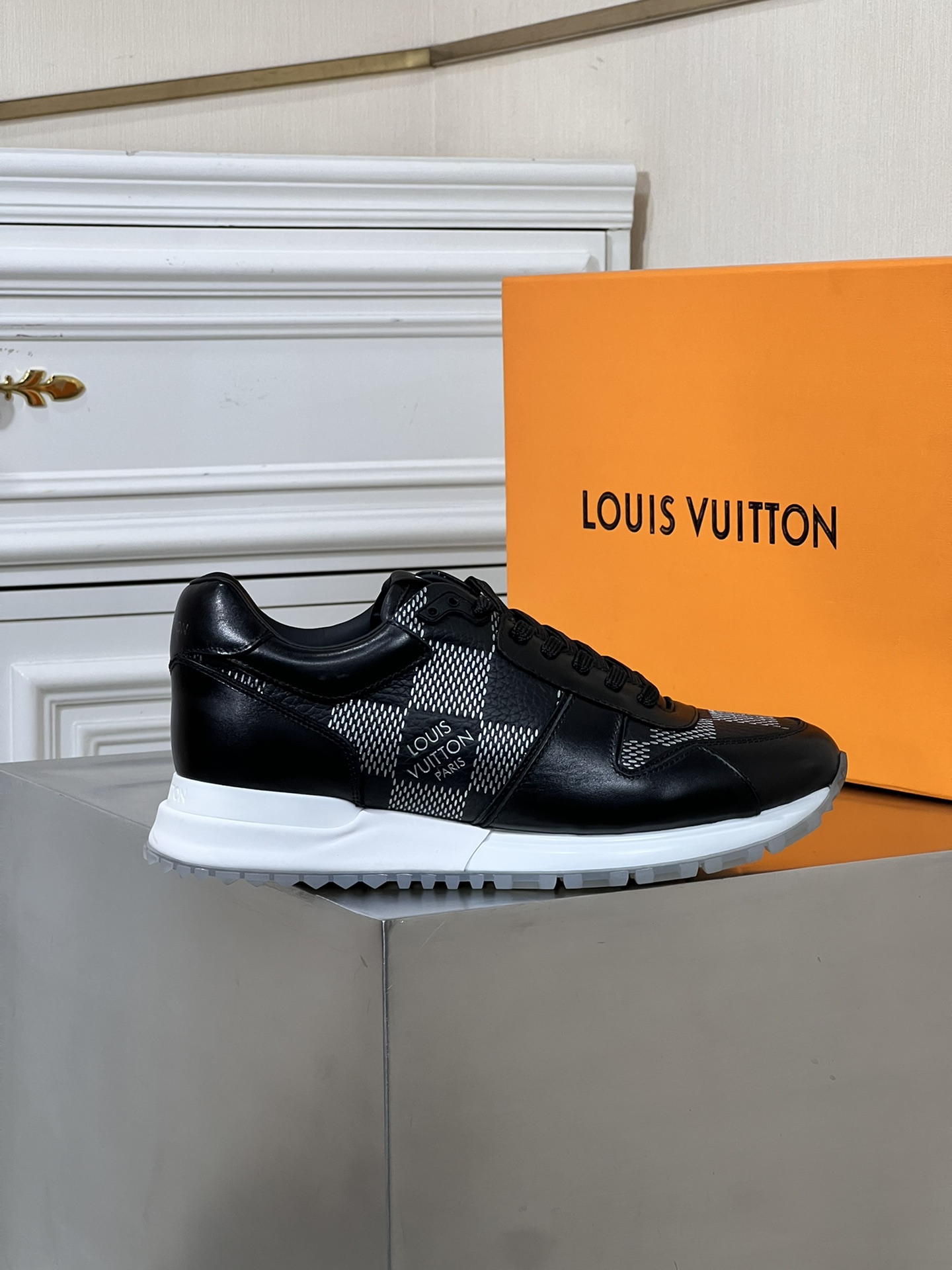 LOUIS VUITTON RUA AWAY 