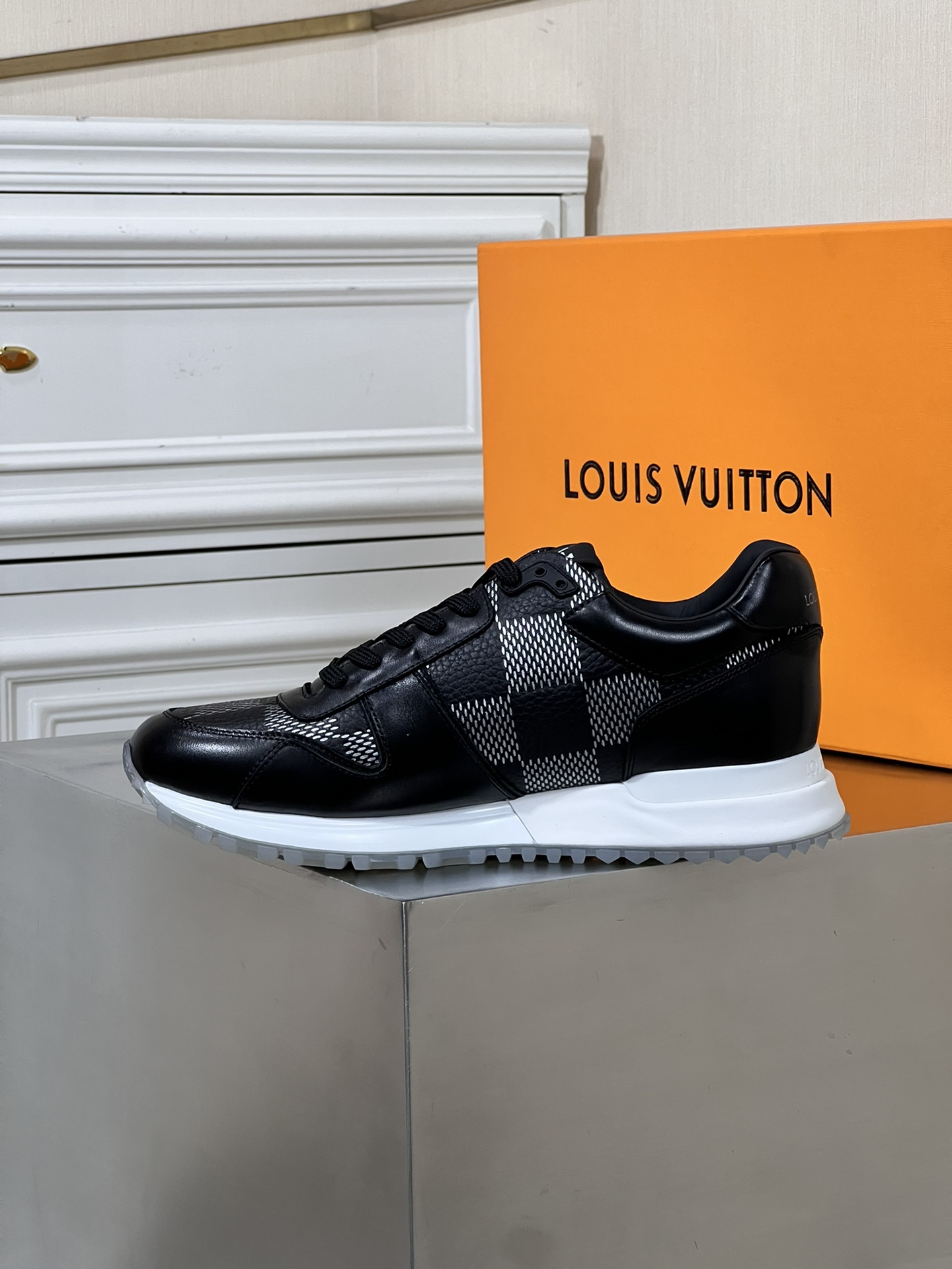 LOUIS VUITTON RUA AWAY 
