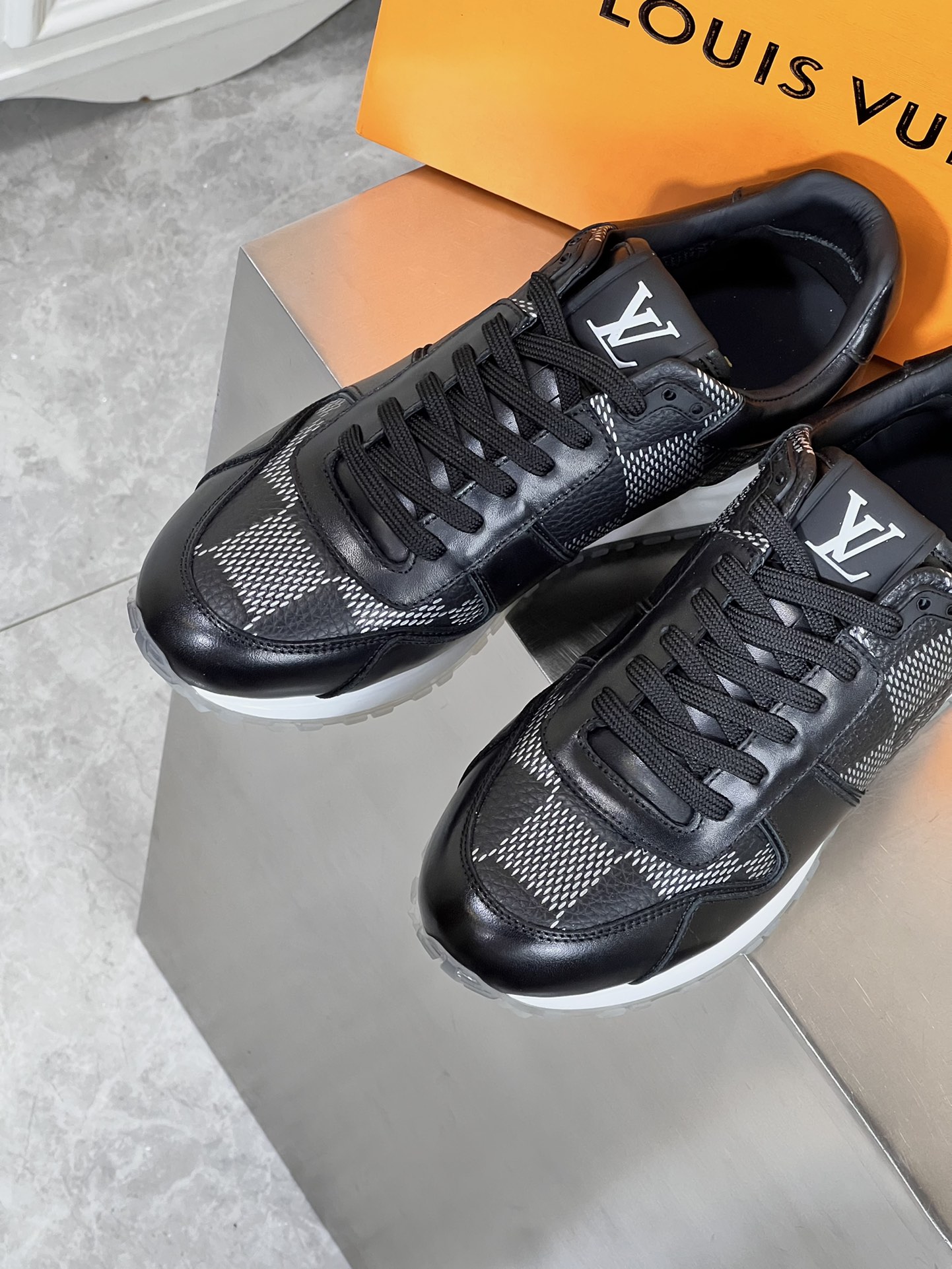 LOUIS VUITTON RUA AWAY 