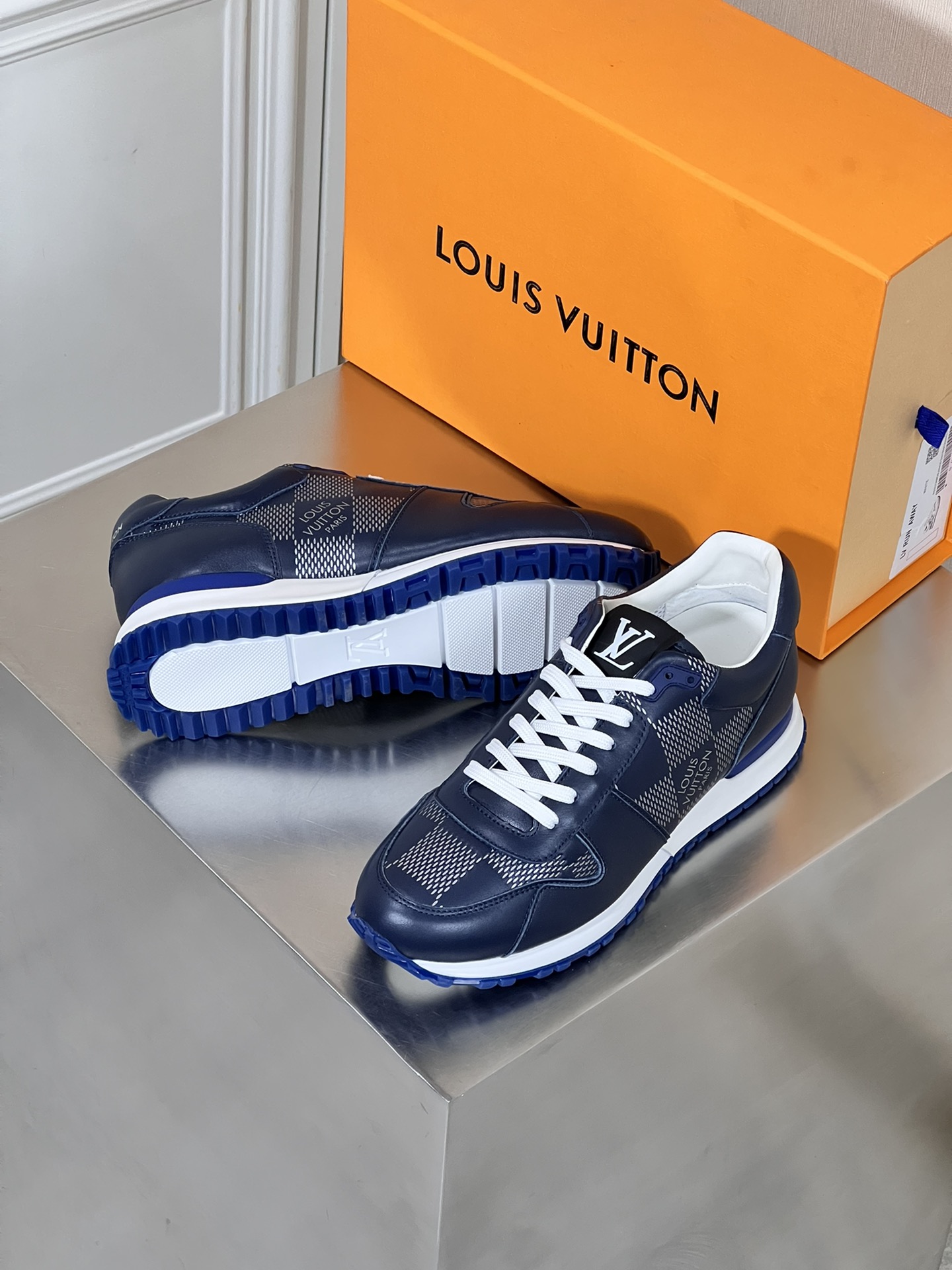 LOUIS VUITTON RUN AWAY 