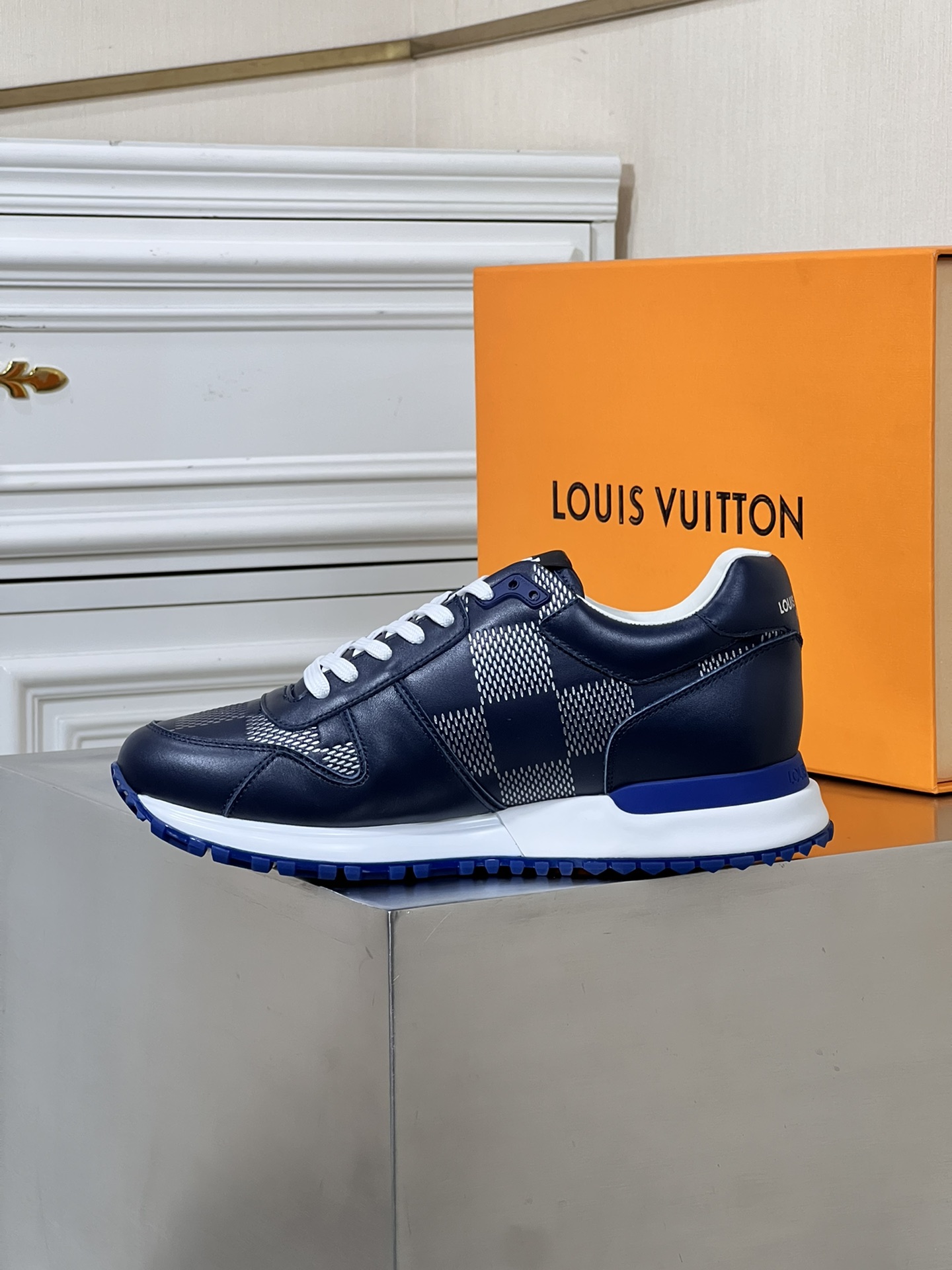 LOUIS VUITTON RUN AWAY 