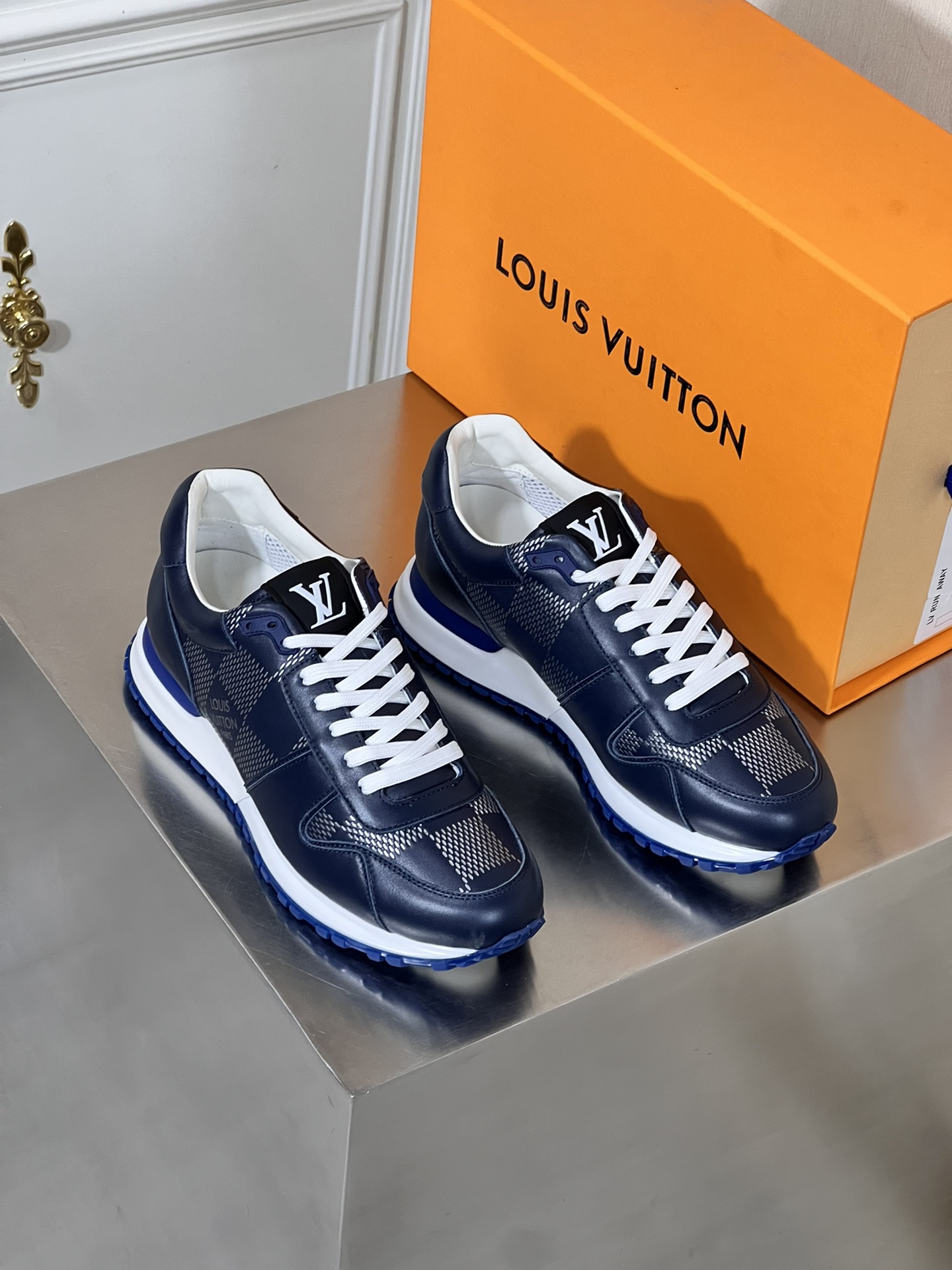 LOUIS VUITTON RUN AWAY 