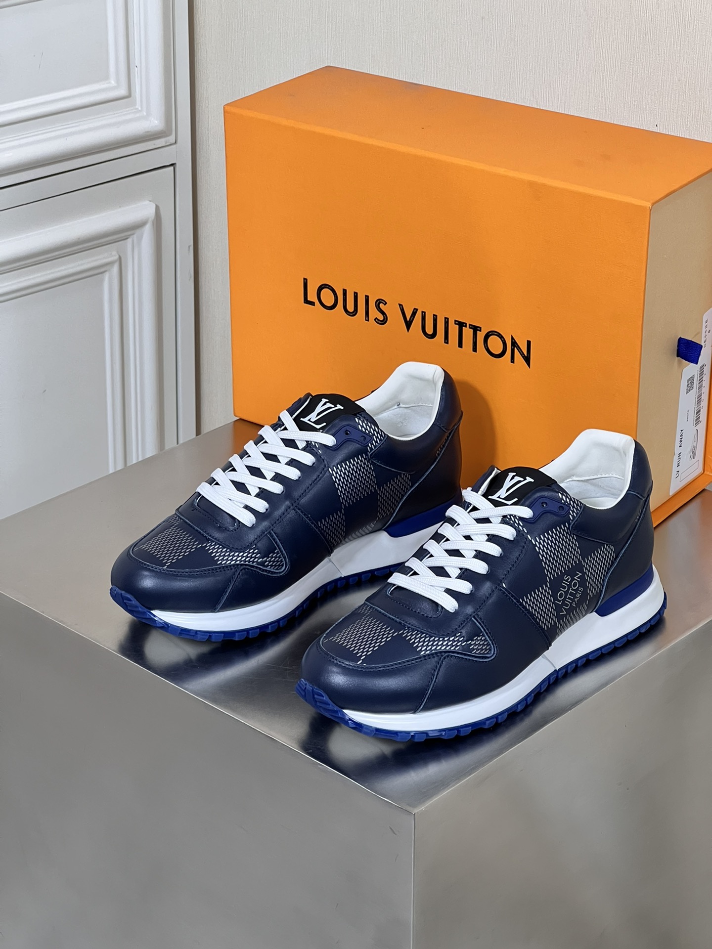 LOUIS VUITTON RUN AWAY 