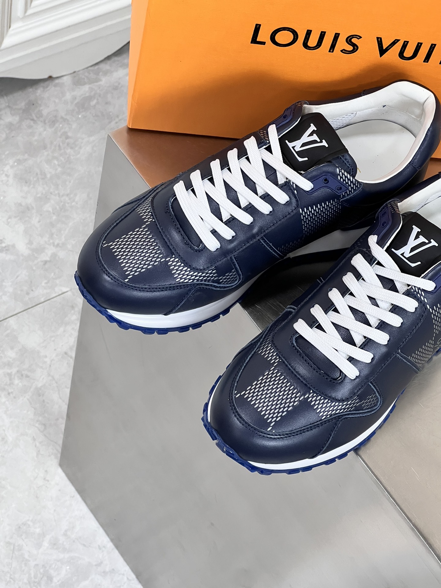 LOUIS VUITTON RUN AWAY 