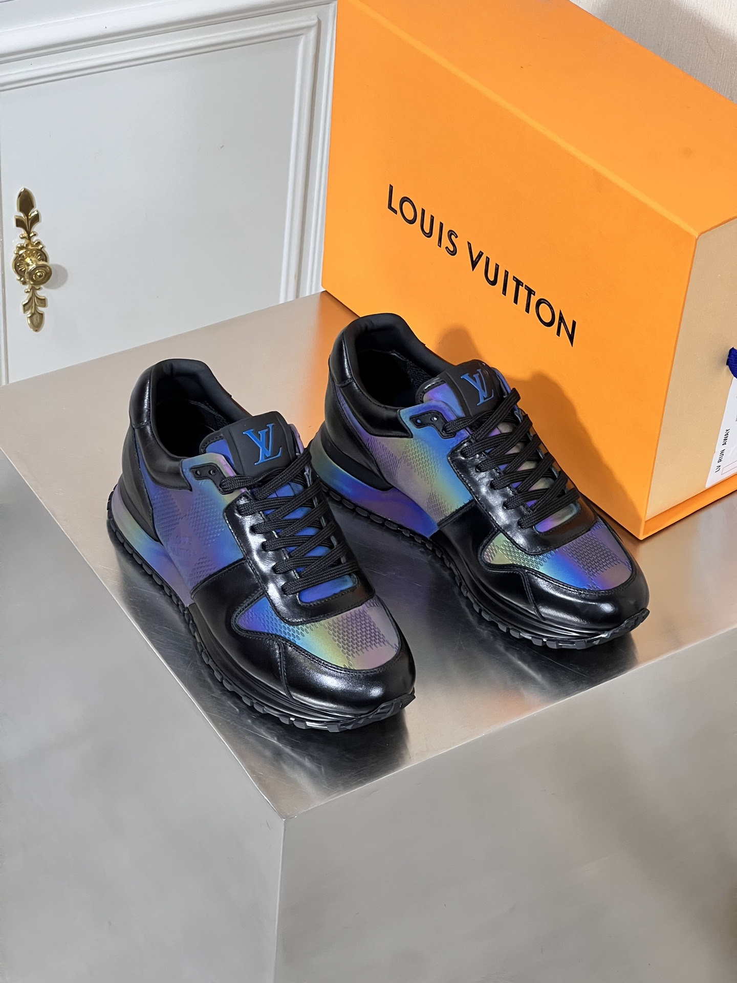 LOUIS VUITTON RUN AWAY 