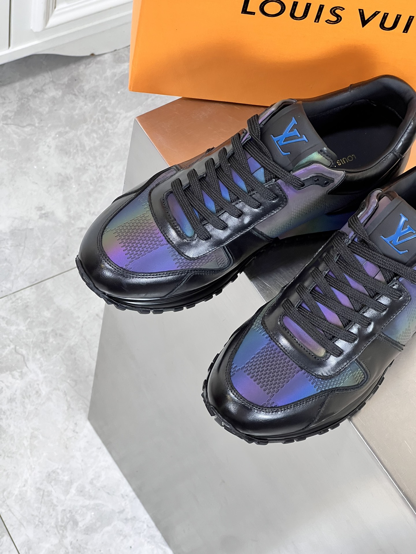 LOUIS VUITTON RUN AWAY 