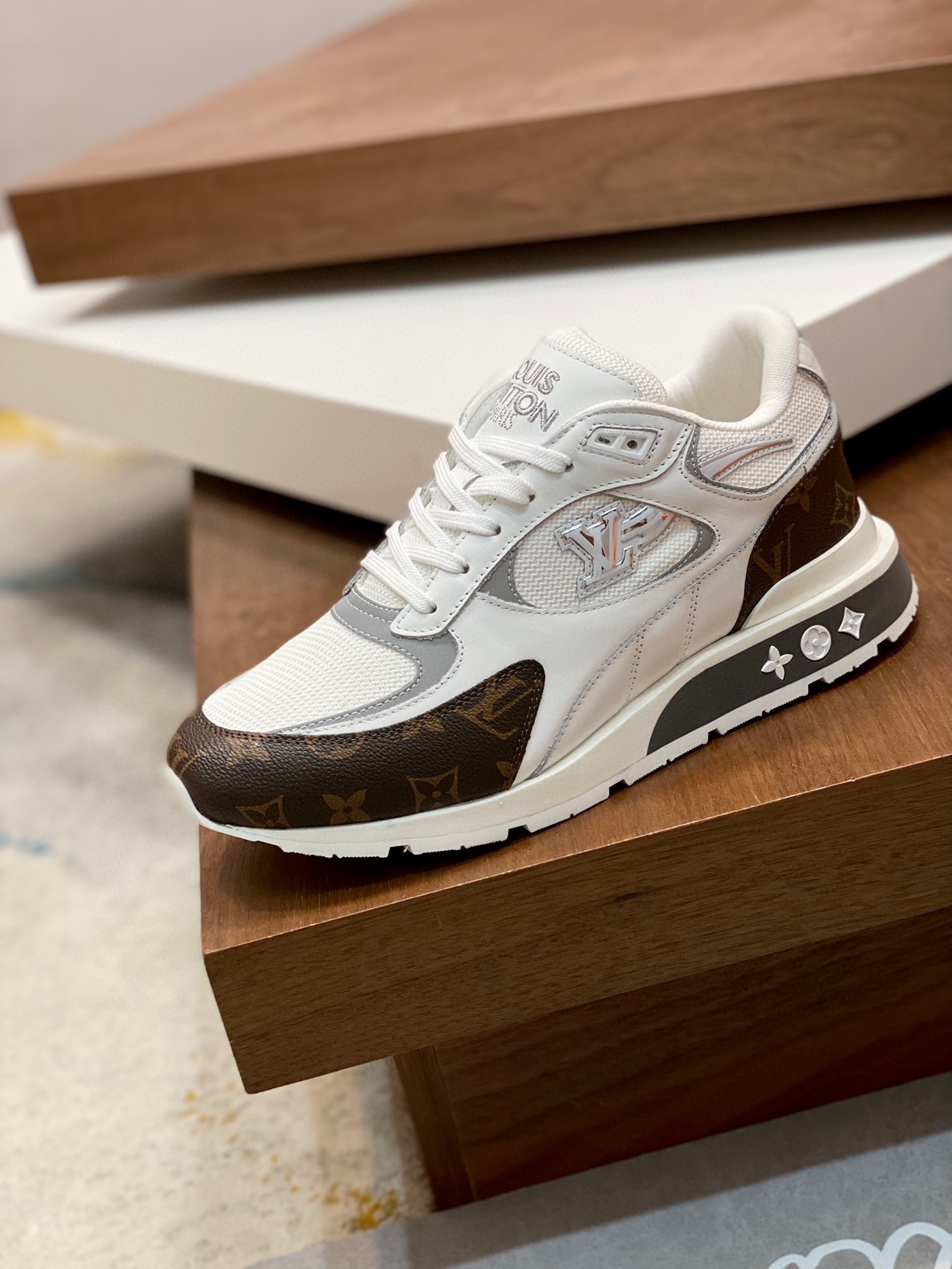 LOUIS VUITTON RUN AWAY 