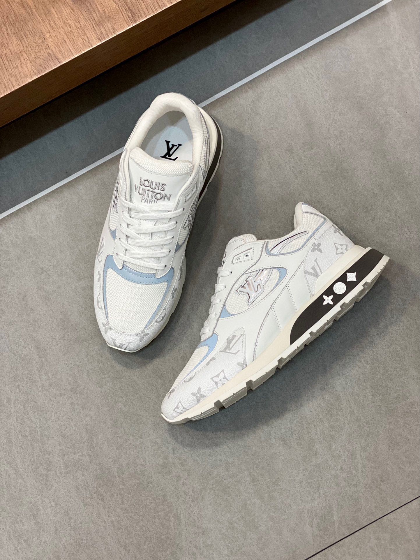 LOUIS VUITTON RUN AWAY 