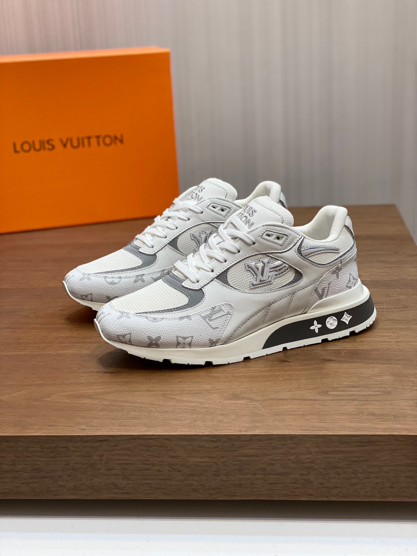 LOUIS VUITTON RUN AWAY 