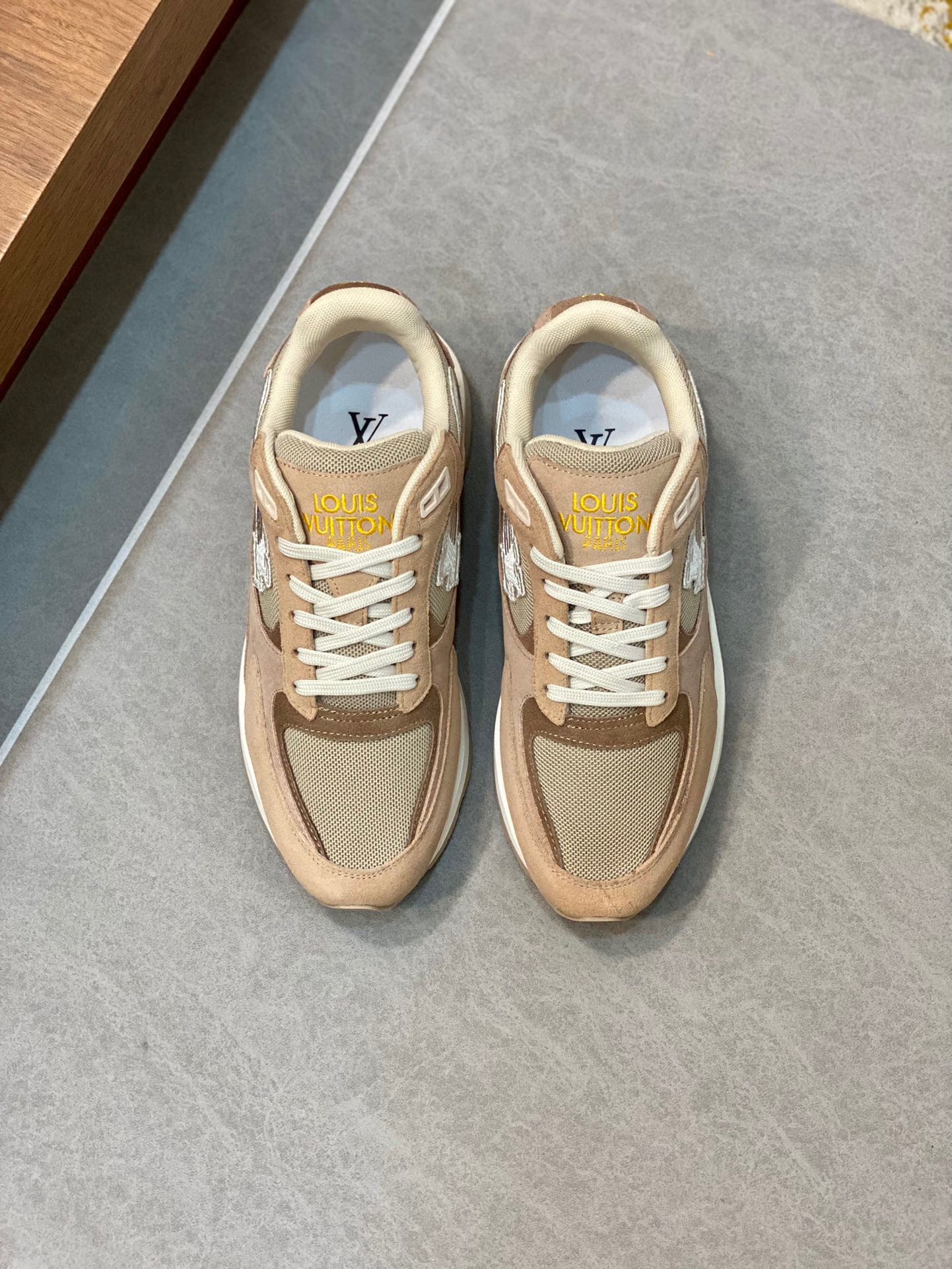 LOUIS VUITTON RUN AWAY 