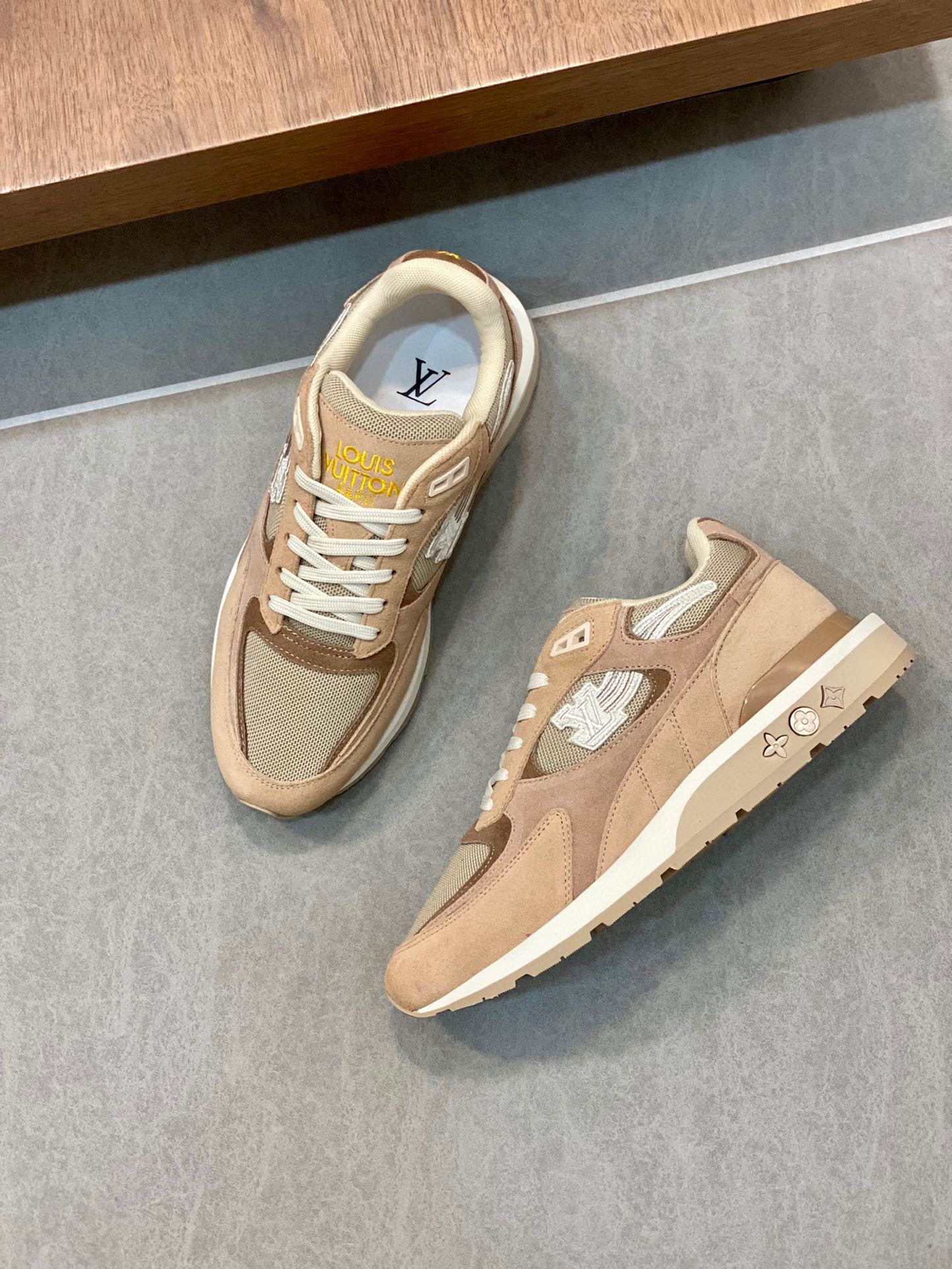 LOUIS VUITTON RUN AWAY 