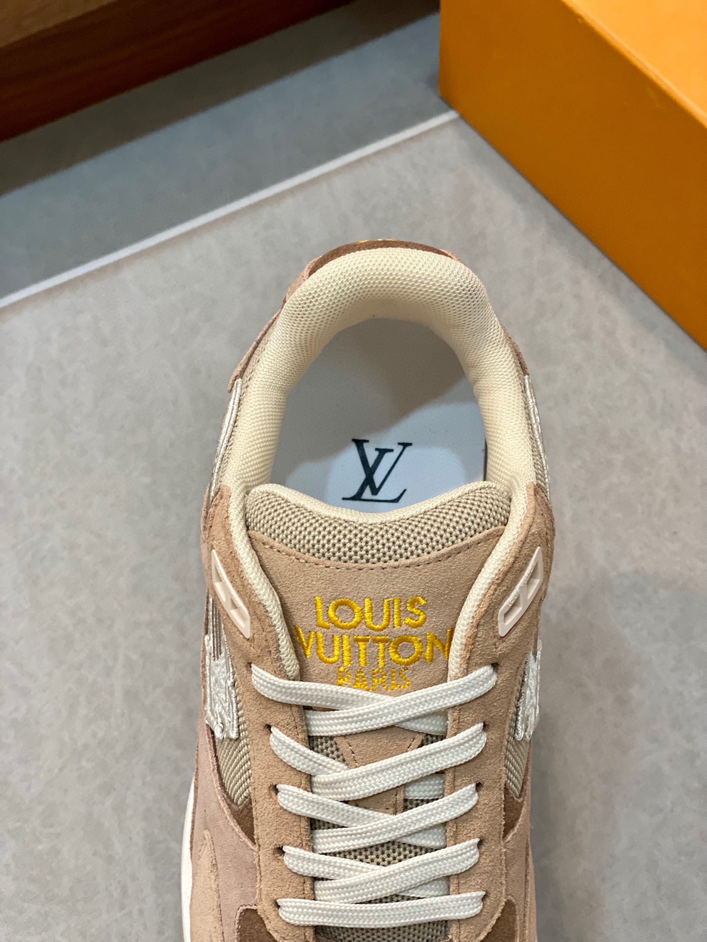 LOUIS VUITTON RUN AWAY 