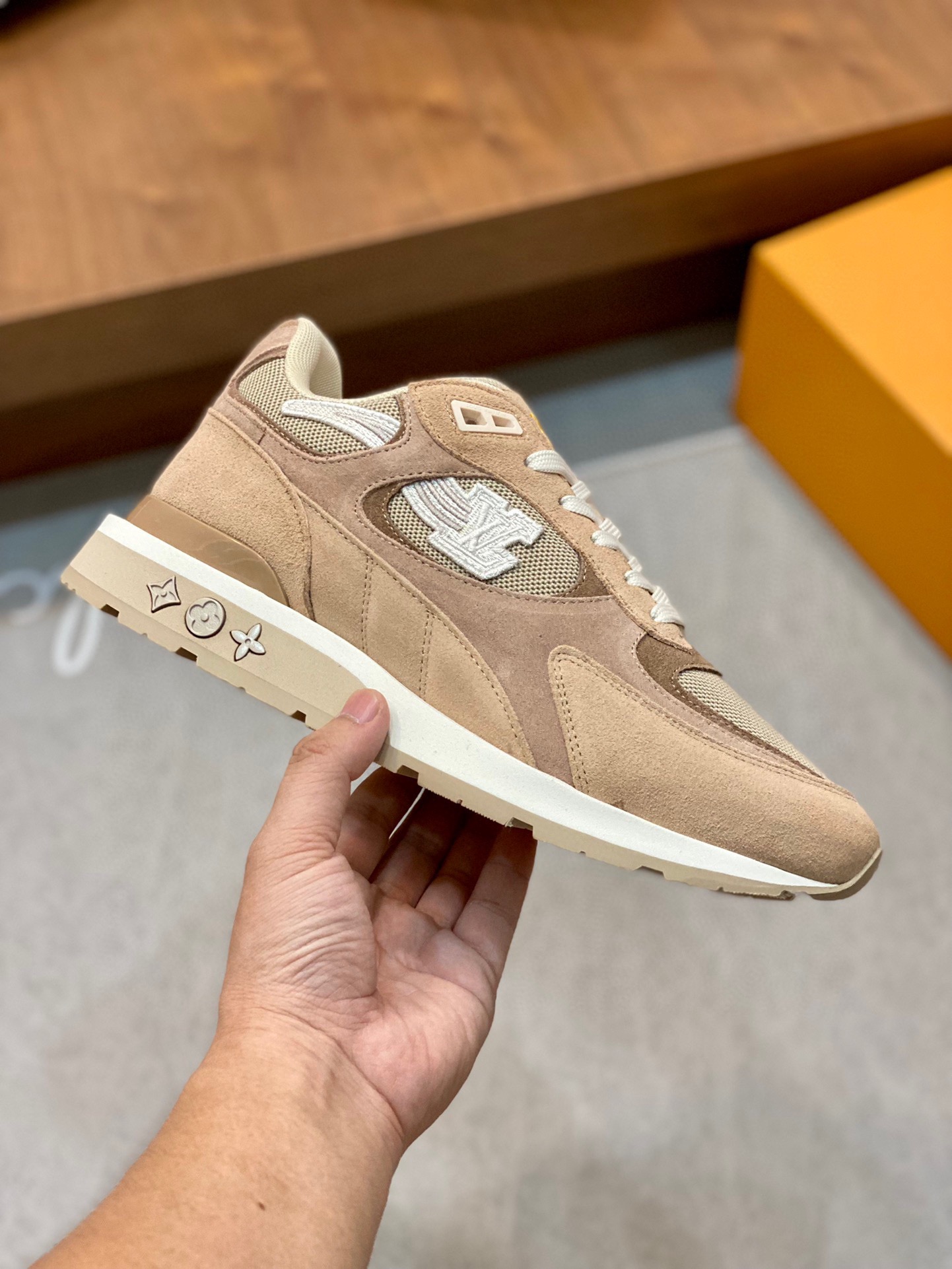 LOUIS VUITTON RUN AWAY 